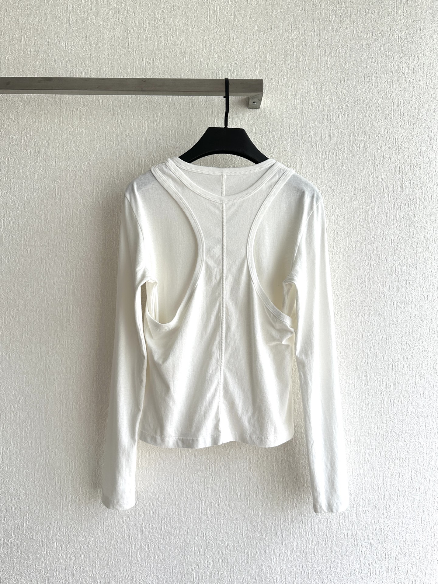 “Single-Size Female Suit: High-Level Players’ Compact Wardrobe Solution with Natural Wrinkle Mimicking Design” - 图片 2