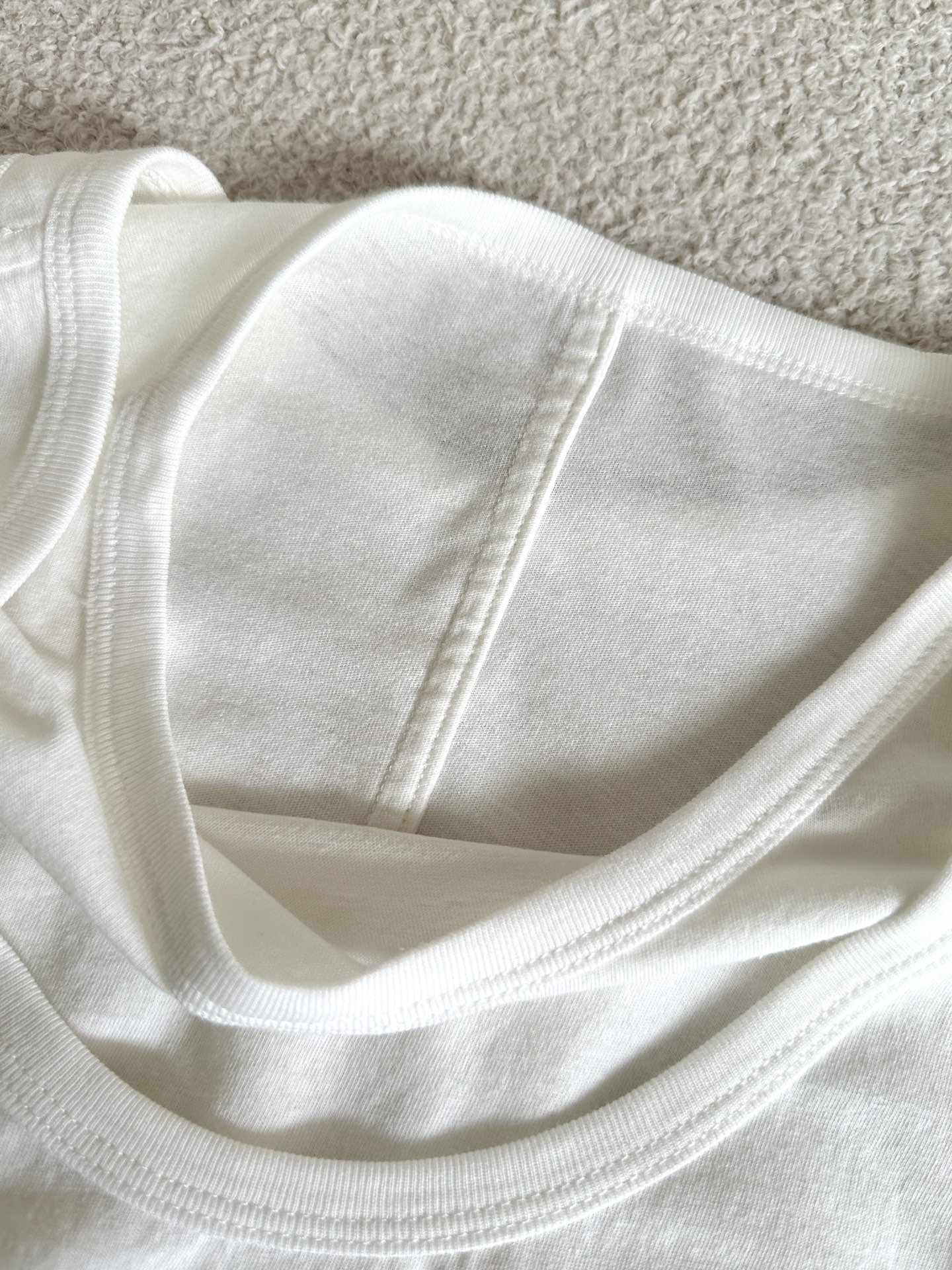 “Single-Size Female Suit: High-Level Players’ Compact Wardrobe Solution with Natural Wrinkle Mimicking Design” - 图片 3