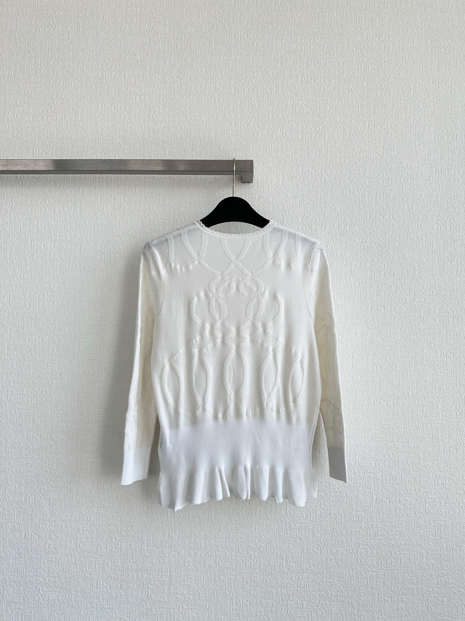 Title: Herme*25 Women’s Suit Pre-sale Description Summary: Single-rate hard-core women’s suit with round collar, leaf knitting, imported wool, water drill points, romantic, elegant. - 图片 2