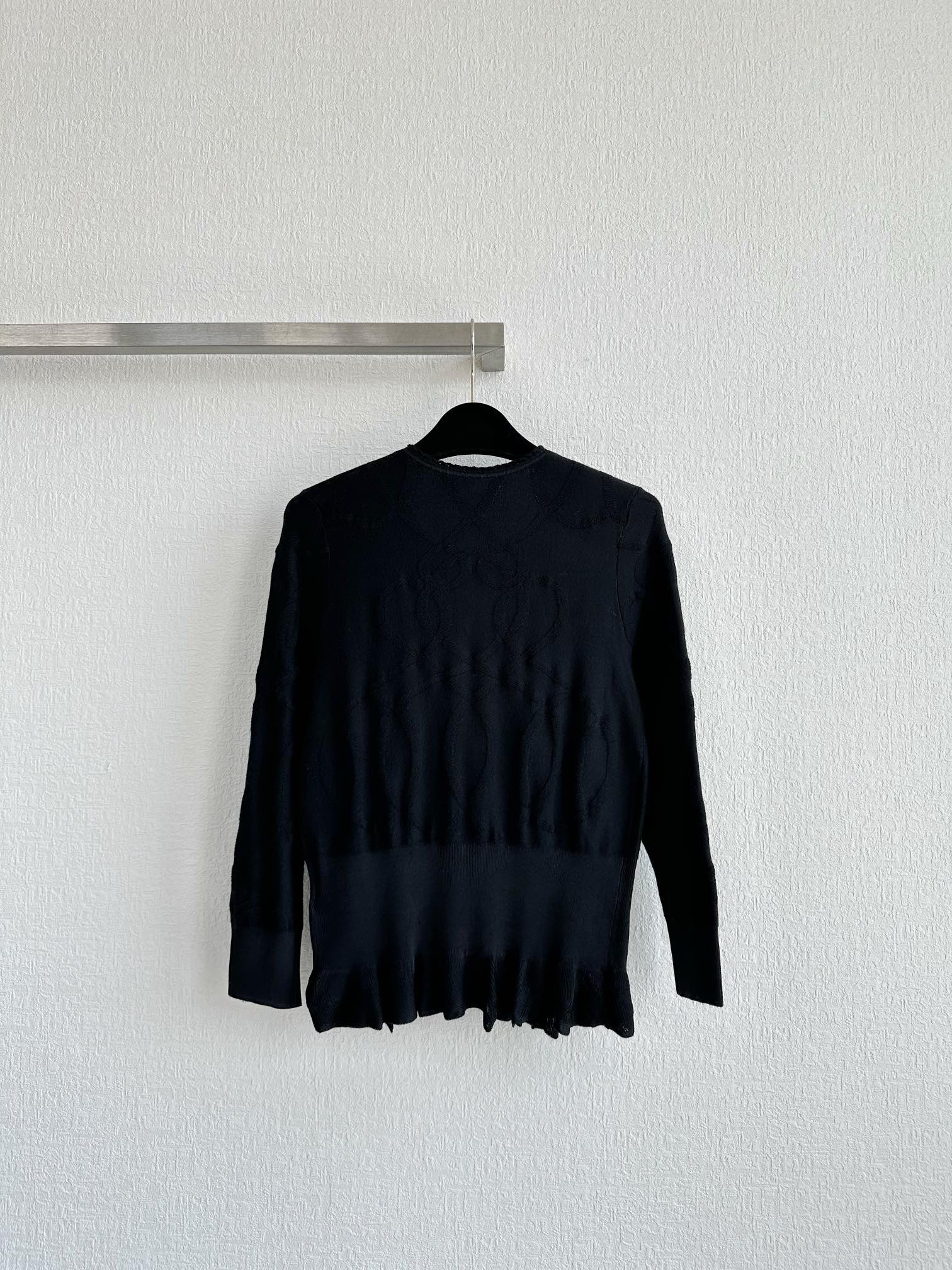 Title: Herme*25 Women’s Suit Pre-sale Description Summary: Single-rate hard-core women’s suit with round collar, leaf knitting, imported wool, water drill points, romantic, elegant. - 图片 4