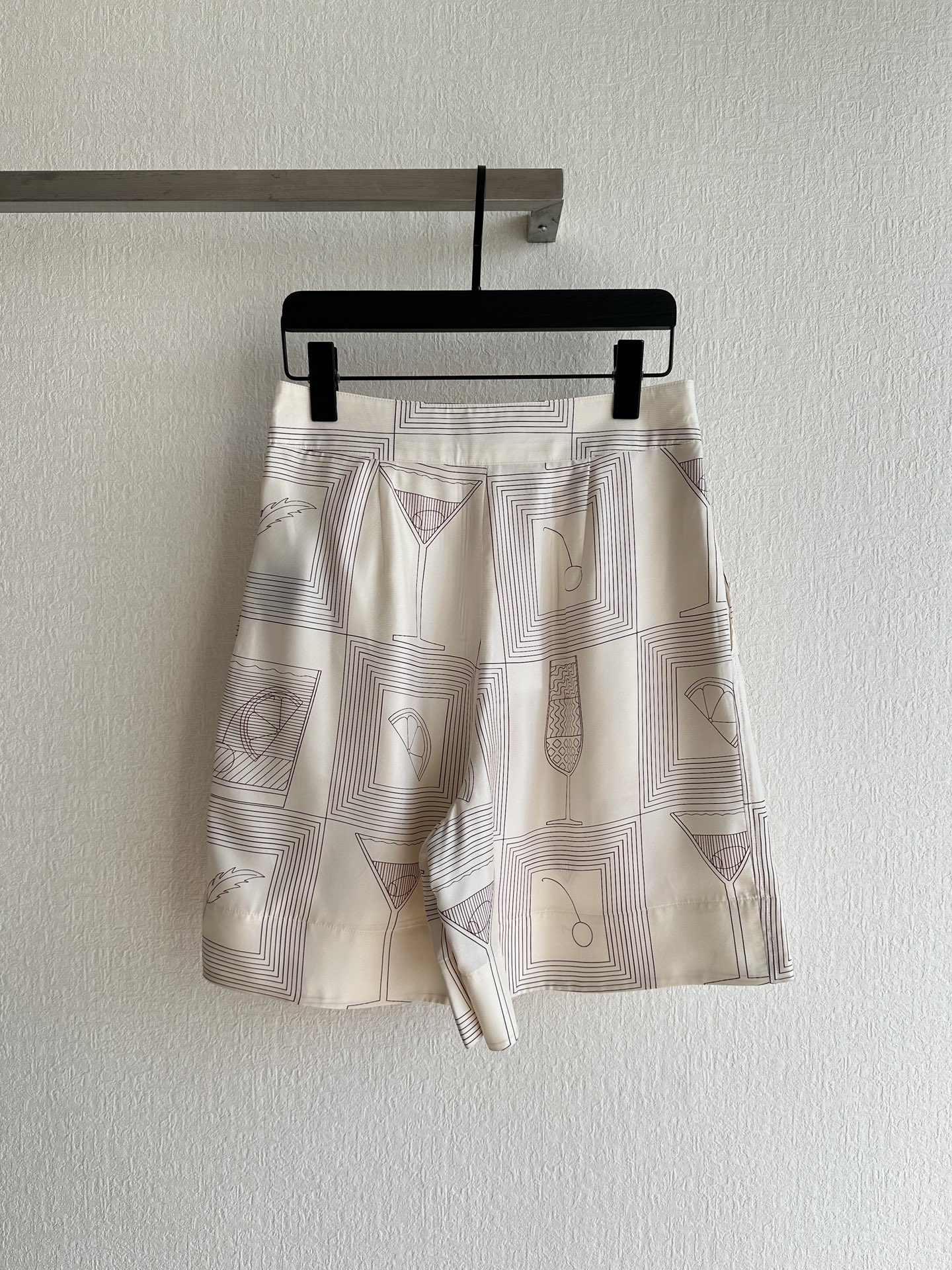 Silk High Waist Shorts in Blue and Purple Geometric Pattern, Sizes S-L. - 图片 2