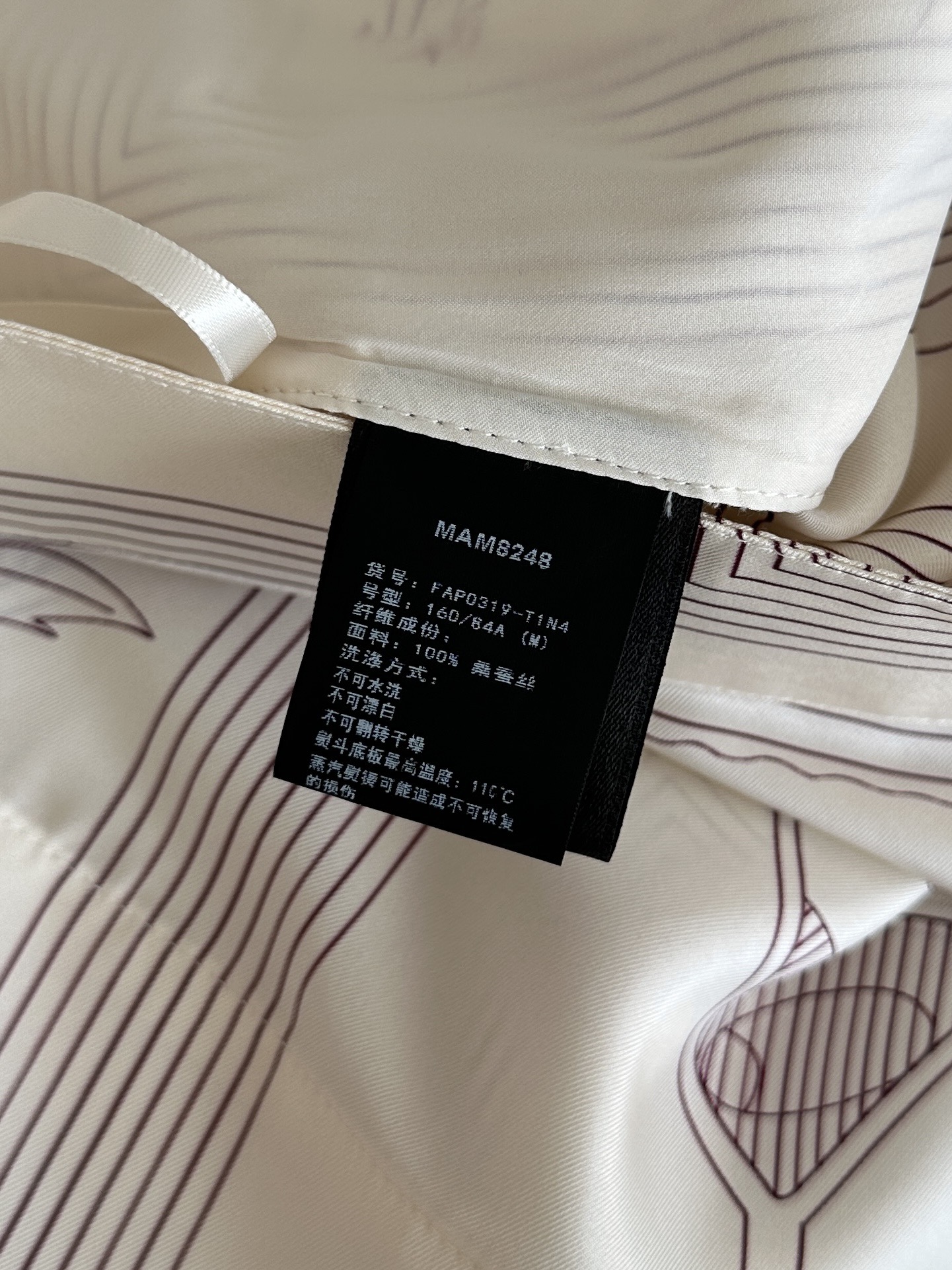 Silk High Waist Shorts in Blue and Purple Geometric Pattern, Sizes S-L. - 图片 6