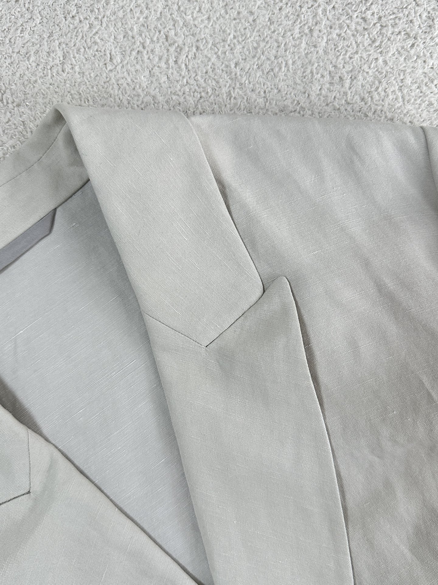 “NEW Single Hard-Core Female Suit with Double-Tuck Jacket in Various Sizes and Colors” - 图片 3