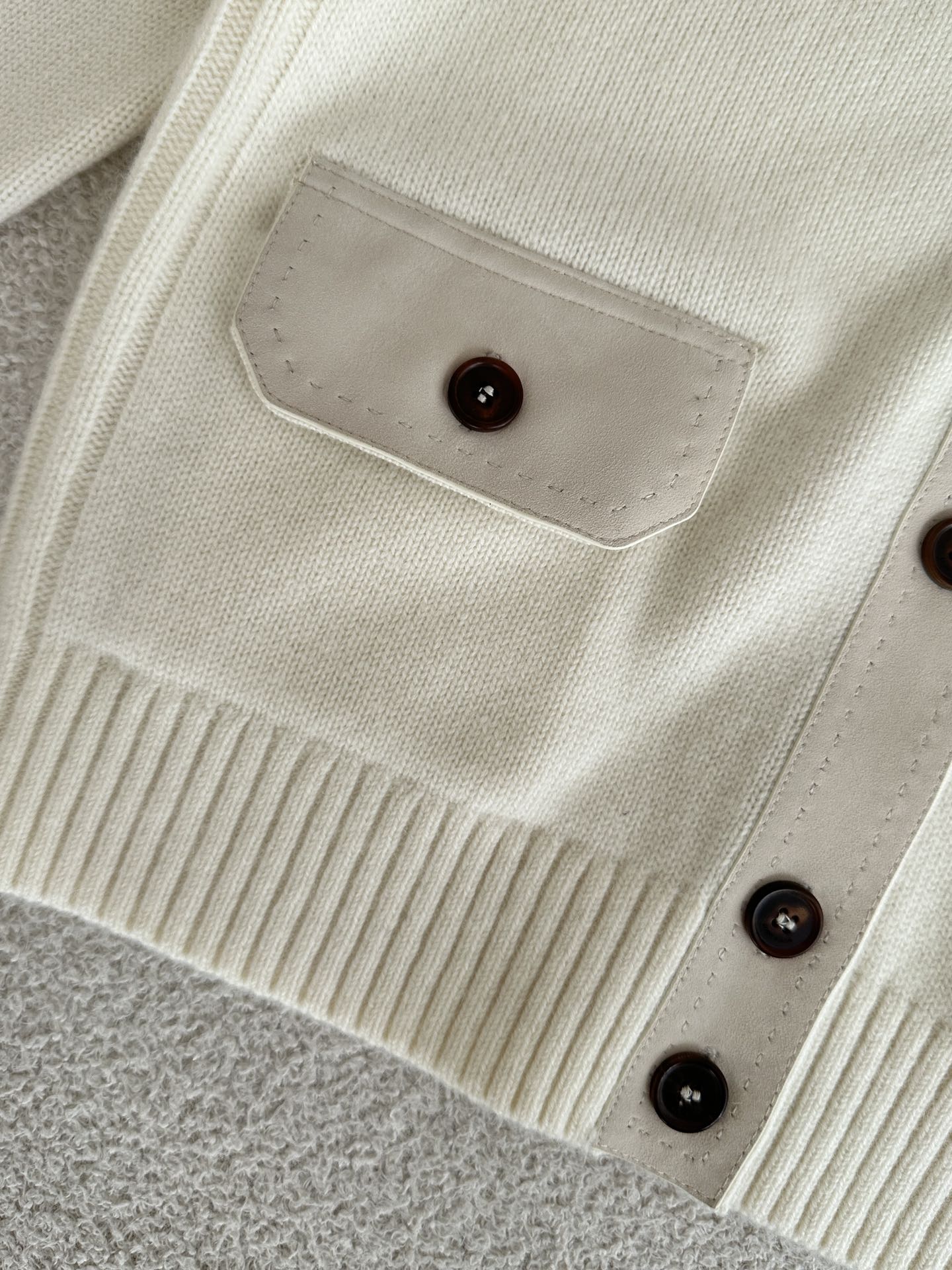 Title: “2025 Pre-sale: Single-Rate Female Suit with Packaging & Knitting Shirt in S, M, L Sizes” Summary: New products available for pre-sale in 2025 - 图片 5