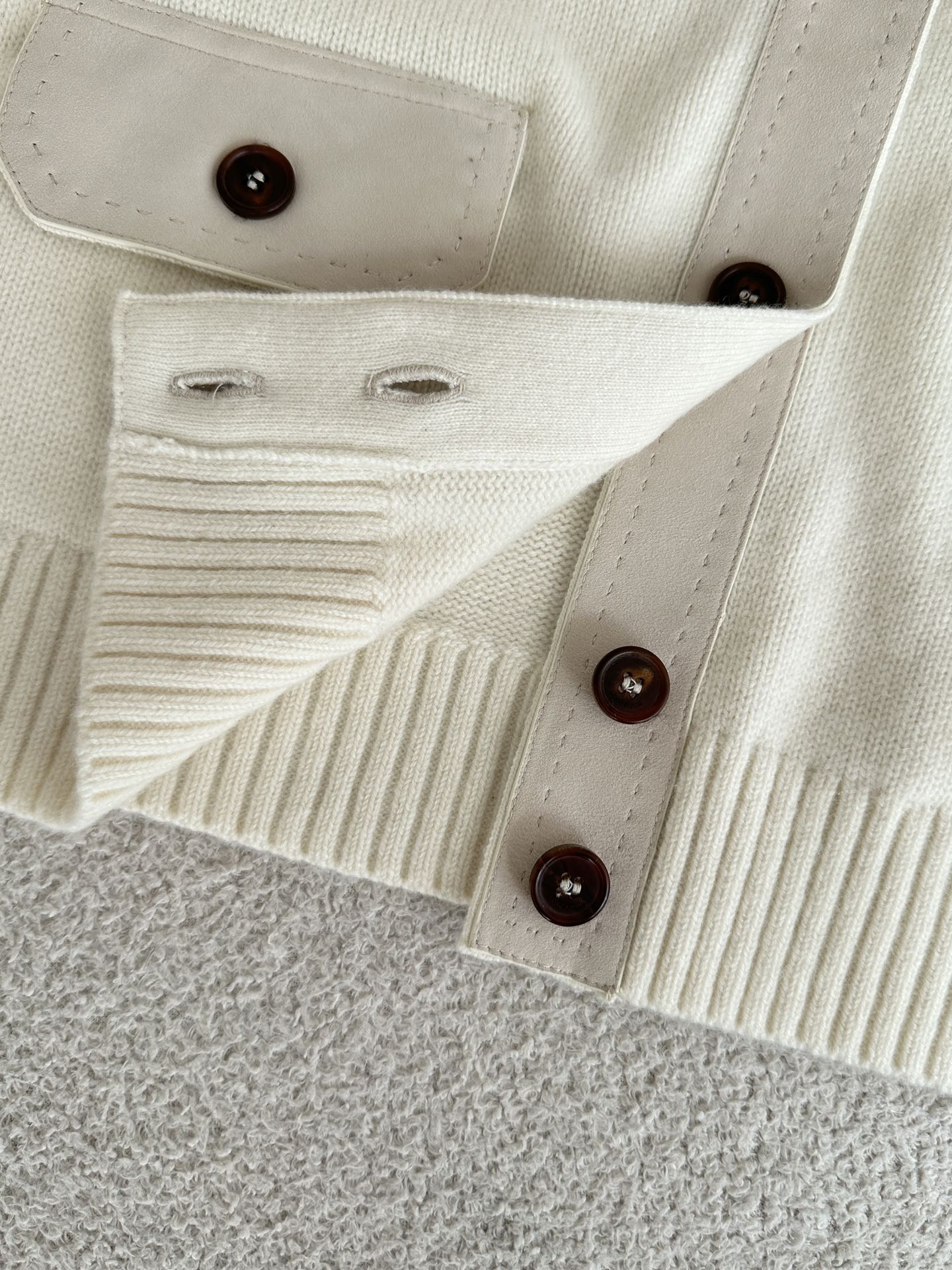 Title: “2025 Pre-sale: Single-Rate Female Suit with Packaging & Knitting Shirt in S, M, L Sizes” Summary: New products available for pre-sale in 2025 - 图片 4
