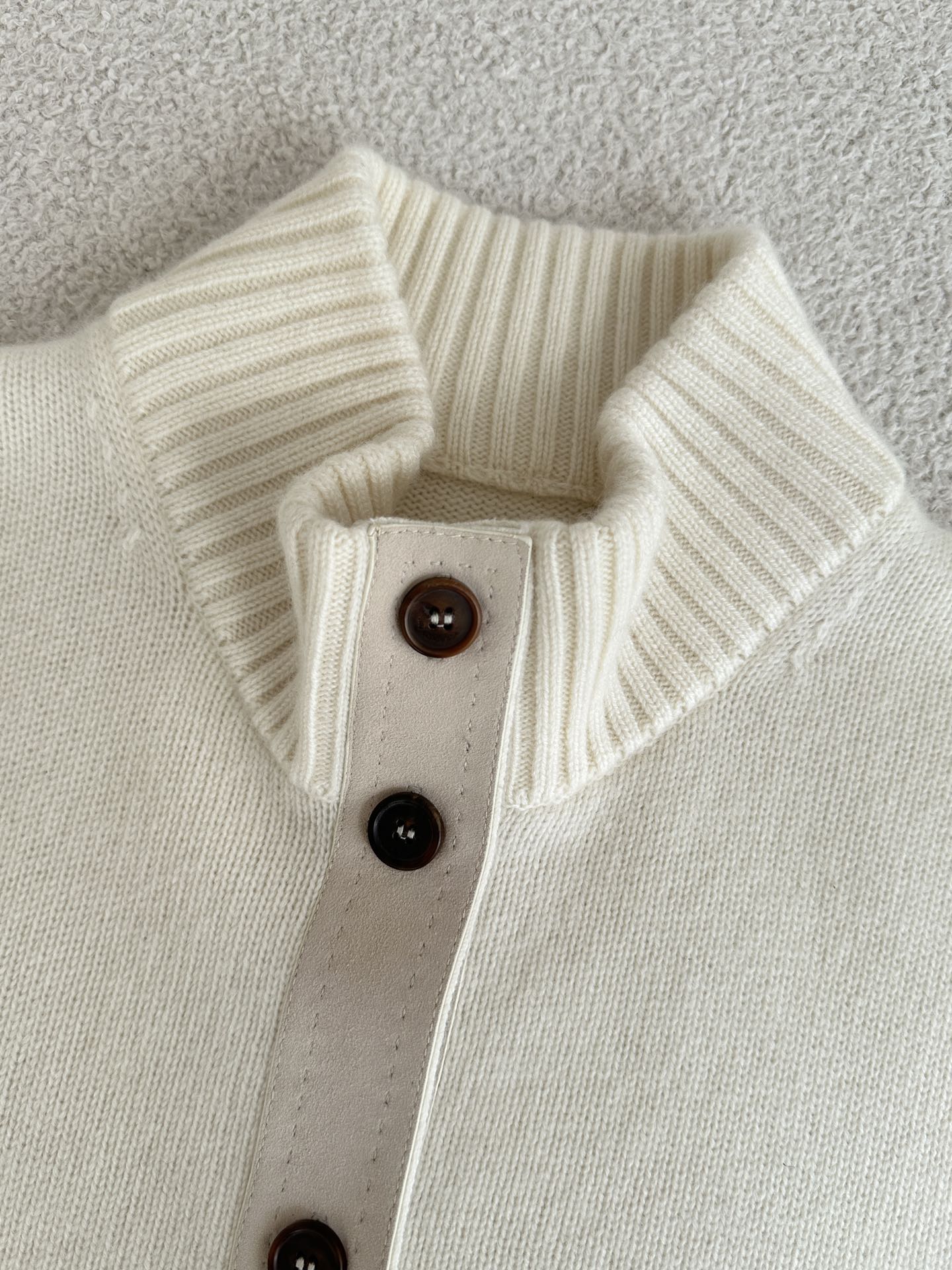 Title: “2025 Pre-sale: Single-Rate Female Suit with Packaging & Knitting Shirt in S, M, L Sizes” Summary: New products available for pre-sale in 2025 - 图片 3