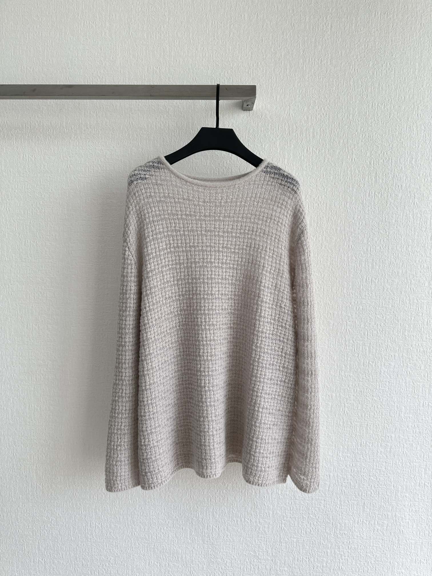 “Single-Size Female Suit 2025: The Row Through Bullshit – Cash in Charge”