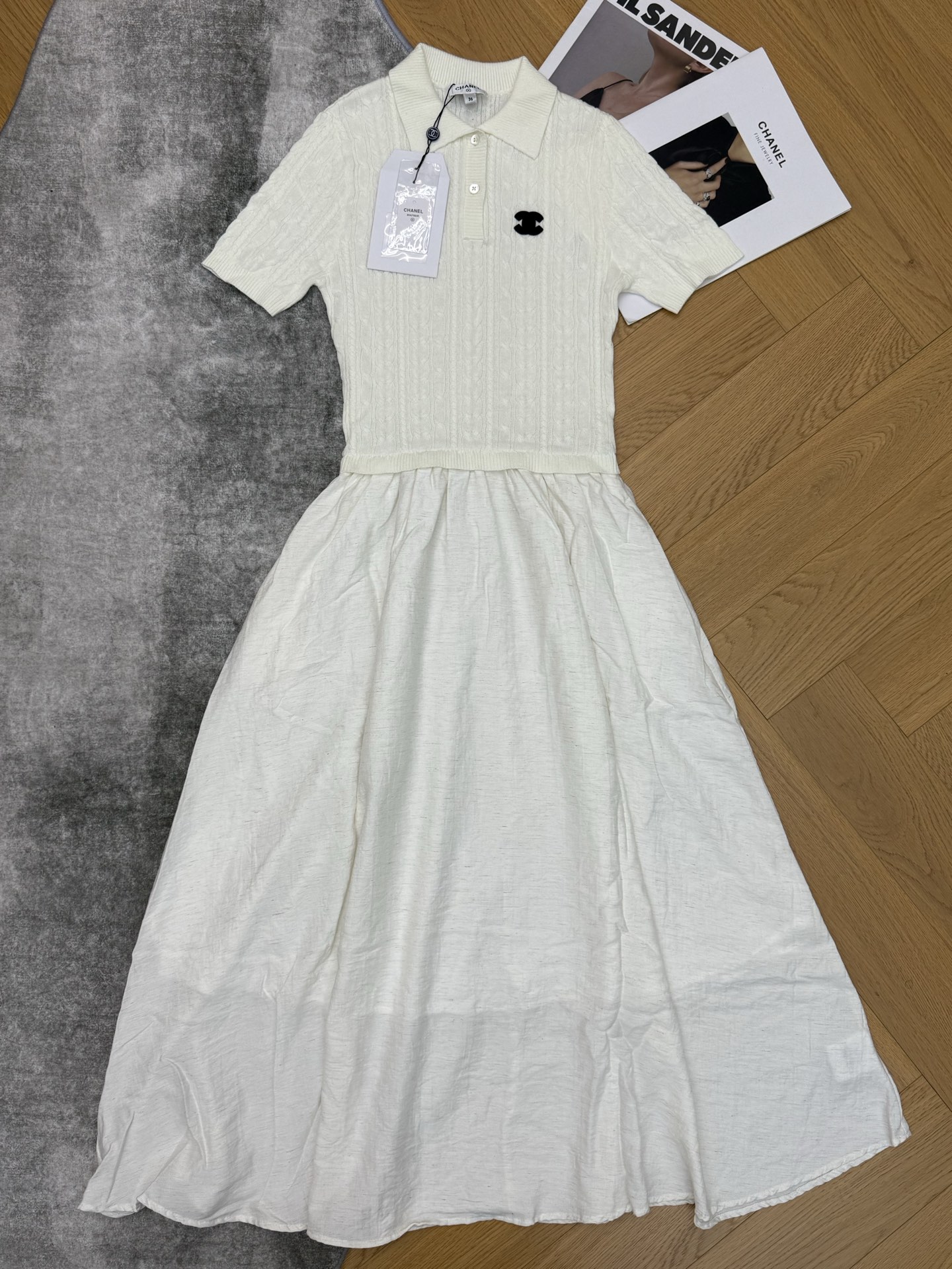 C家26春夏新款针织拼接连衣裙✨，经典polo领+麻花纹理针织上衣，搭配垂感大摆裙，温柔又干练，双C标识
