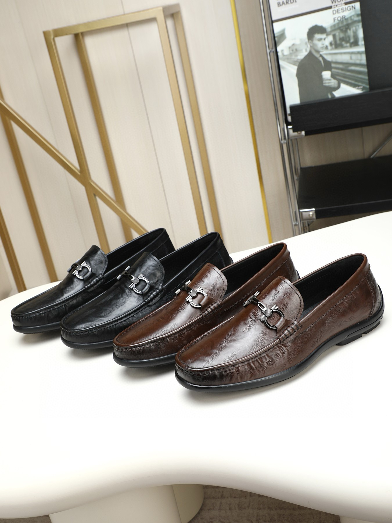 NO:275989,High-quality [CUCCI] Gucci 1:1 new beanie shoes. The counter is released simultaneously, imported from Italy, imported original imported buffalo leather. The inner lining is designed with a pull-line design, and the exclusive molding is ultra-light rubber sole, which is super comfortable. The real thing is more beautiful and high-quality. You can enter and exit the counter at will. The leather shoes are sized 38-43, gucci, cowhide19860909高品质【CUCCI】古驰1:1新款豆豆鞋.专柜同步发售,意大利进口原版进口进口水牛皮.内里猪里,鞋面采用拉线设计,独家成型超轻橡胶大底,超级舒适,实物拍摄实物更赞高品质,可随意进出专柜,皮鞋码数38-43,,gucci,cowhide,Men's shoes