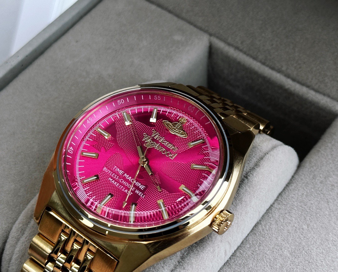 Vivienne’s Rosite Saturn Watch: A Timeless Fashion Statement - 图片 4
