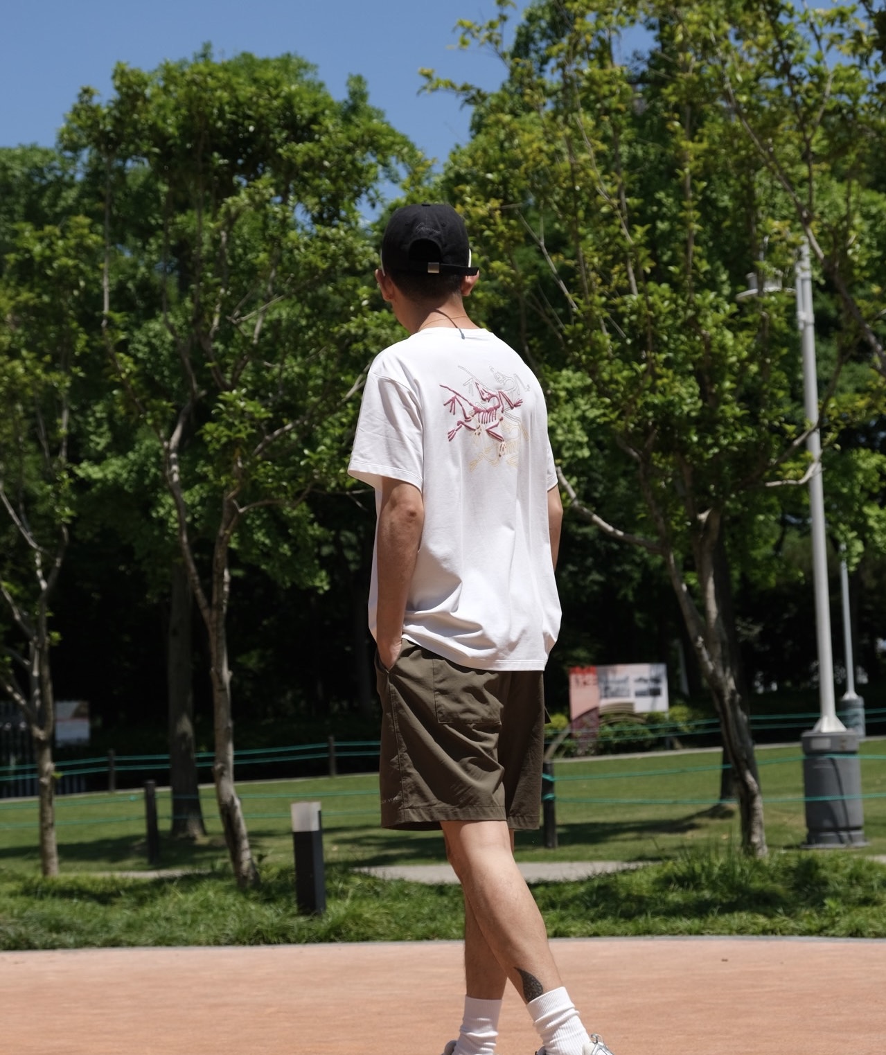 # 夏季短袖福利 始祖鸟短袖系列 1.采用优质新疆长绒棉织造 2,进口染料浸染，色彩艳丽 3.二本针加固领口，不变形 4.环保染色，不易掉色 5.不易变形，不易缩水 6.通便压条 7A物理抗菌 7纯正240g支持检测区分市面以次充好面料抗菌-防螨-抗病毒-除臭-防霉-选品中心