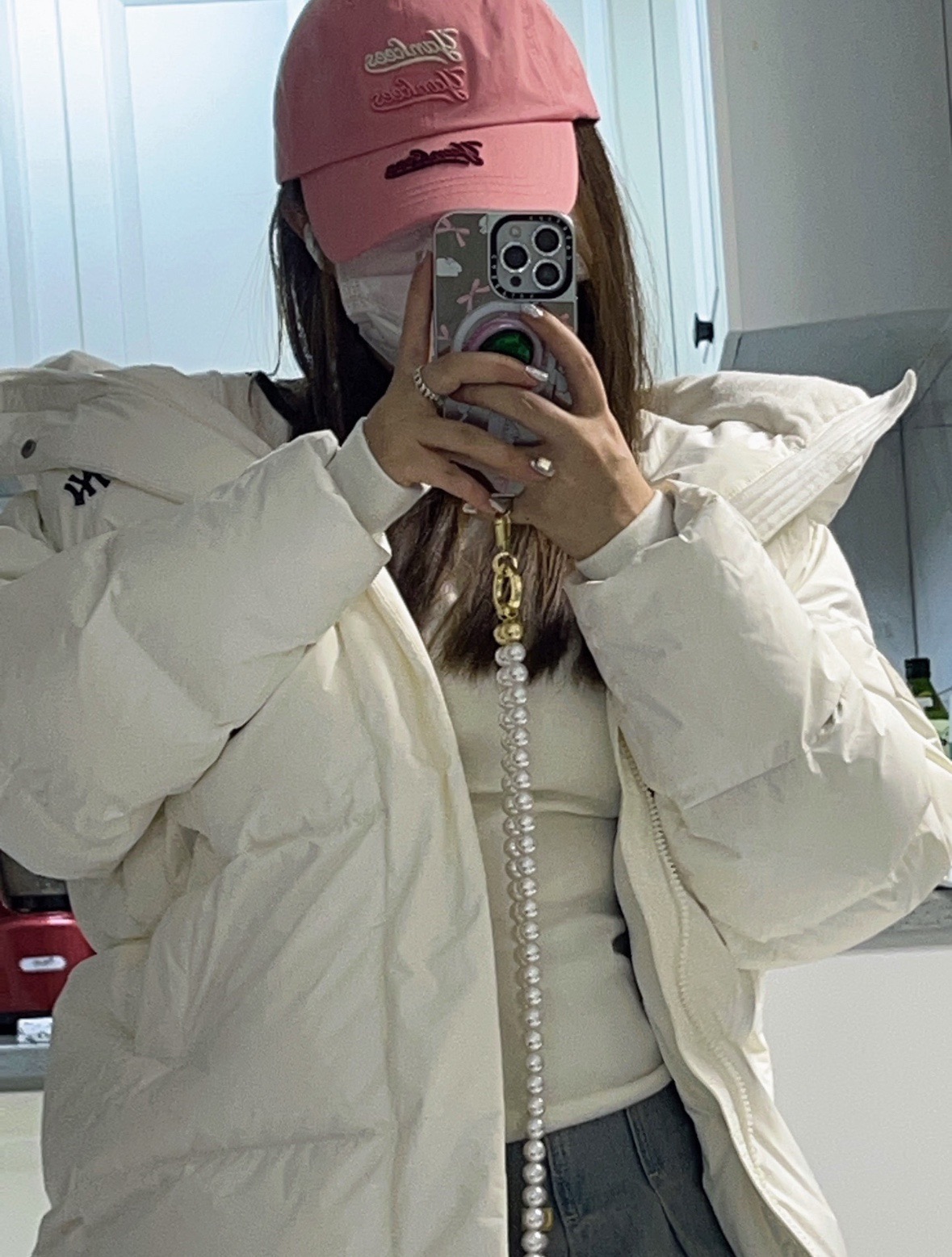 图片[3]-＃暖冬福利 MLB 24Fw NY小标长款羽绒服 颜色：黑色 白色 可接尺码： 黑色M L XL XXL 白色 L XL XXL 50绒面料采用客供的高密度定织定染涤纶材质，防风3级认证，内胆采用400d高密度支数胆布，杜绝钻绒现象，鸭绒填充，充绒量非常高，每个部位都很精细，充完绒再进行接缝接口，防止钻绒，然后不断的拍绒持续五分钟，保证羽绒可以充满每一个角落，每一个格子填充都很饱满，弹力延长袖口设计，防风性妥妥的，胸前独有的刺绣技法呈现经典LOGO，胸前拉链口袋设计，拉链都是定制的带Logo拉链头，开合顺滑两端全部进口机加固很耐用，定制辅料三标-选品中心