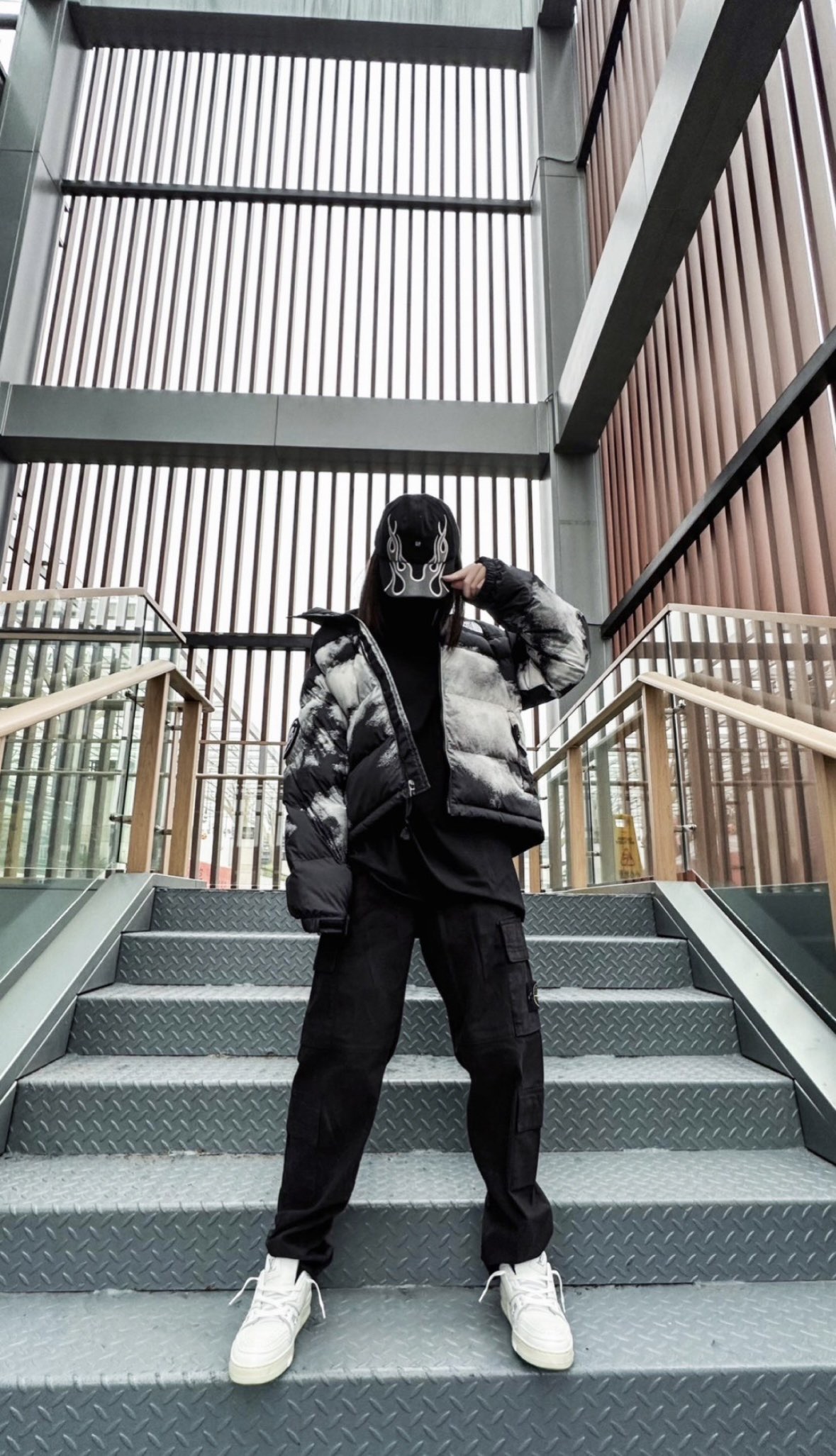 图片[7]-＃暖冬福利 𝗧𝗵𝗲𝗧𝗵𝗲 𝗡𝗼𝗿𝘁𝗵 𝗙𝗮𝗰𝗲｜北面 白云扎染印花 尺码：XS-2XL 🔝产品介绍： 1️⃣内线距 门筒 用料 里料 织带 扣子等细节处处到位,柔软舒服,定织定染。 2️⃣印花裁片定位，户外梭织运动型纳米科技面料 质感细腻。 3️⃣刺绣采用进口田岛绣花万针刺绣，采用进口7号针，日本女皇绣线，保证每字饱满工、立体感清晰。 4️⃣填充80%白鸭绒，不做任何虚假宣传。保证保暖性的同时，更加轻便。轻松低于零下30多度严寒低温。 4️⃣正品YKK吉田ISO9000拉链，拉动更丝滑流畅，区别市面假YKK。独家定制五金辅料，100%还原ZP。辅料及扣子均采用原版一致铜芯弹簧，非市面铁芯弹簧。 5️⃣高密度户外防水涂层格子面料,高端防跑绒涂鸦里布+380T三防胆布.绝不钻绒（如有钻绒随意换新） 6️⃣经DWR防泼水处理，轻质耐磨防撕裂，更具出色的防风防泼水性能，为户外活动提供属实防护。-选品中心