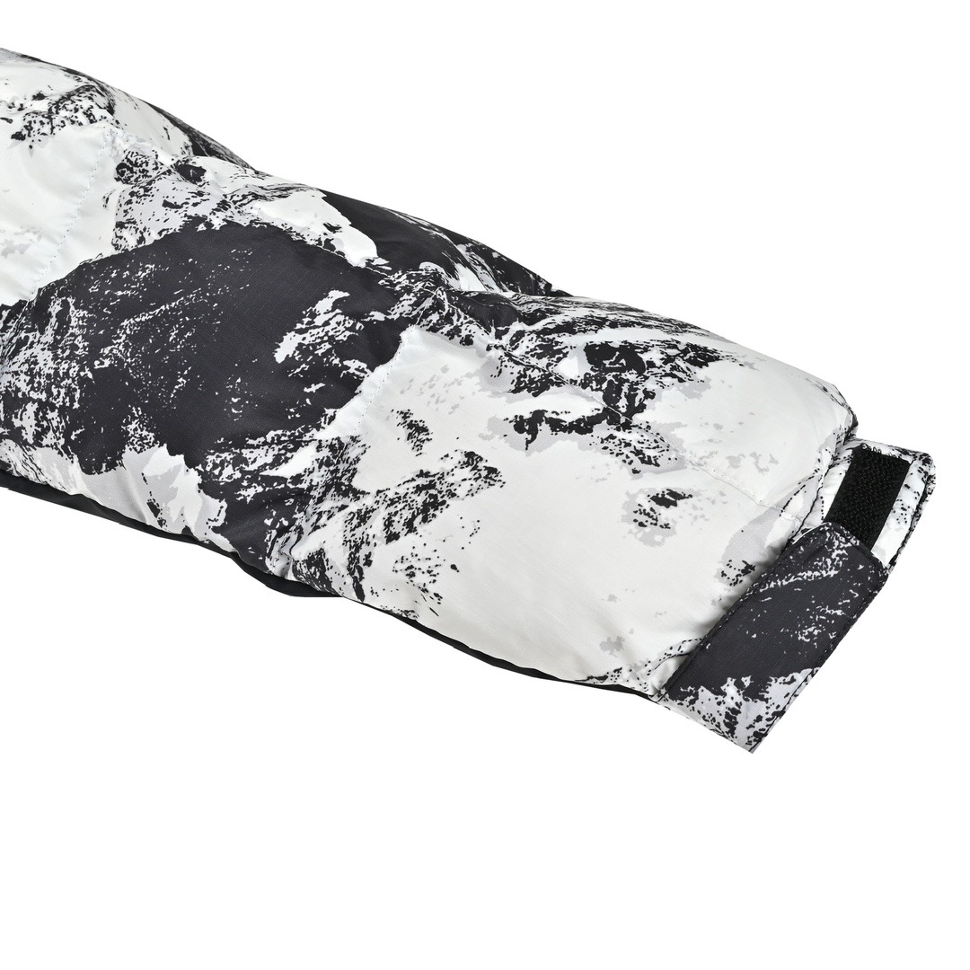 图片[8]-＃暖冬福利 𝐓𝐡𝐞 𝐍𝐨𝐫𝐭𝐡 𝐅𝐚𝐜𝐞 𝐌‘𝐒 𝐋𝐇𝐎𝐓𝐒𝐄 𝐞𝐜𝐨面料版 北面雪山3.0水墨黑白 尺码：XS-2XL 🔝产品介绍： 1️⃣内线距 门筒 用料 里料 织带 扣子等细节处处到位,柔软舒服,定织定染。 2️⃣印花裁片定位，户外梭织运动型纳米科技面料 质感细腻。 3️⃣刺绣采用进口田岛绣花万针刺绣，采用进口7号针，日本女皇绣线，保证每字饱满工、立体感清晰。 4️⃣填充80%白鸭绒，不做任何虚假宣传。保证保暖性的同时，更加轻便。轻松低于零下30多度严寒低温。 4️⃣正品YKK吉田ISO9000拉链，拉动更丝滑流畅，区别市面假YKK。独家定制五金辅料，100%还原ZP。辅料及扣子均采用原版一致铜芯弹簧，非市面铁芯弹簧。 5️⃣高密度户外防水涂层格子面料,高端防跑绒涂鸦里布+380T三防胆布.绝不钻绒（如有钻绒随意换新） 6️⃣经DWR防泼水处理，轻质耐磨防撕裂，更具出色的防风防泼水性能，为户外活动提供属实防护。-选品中心