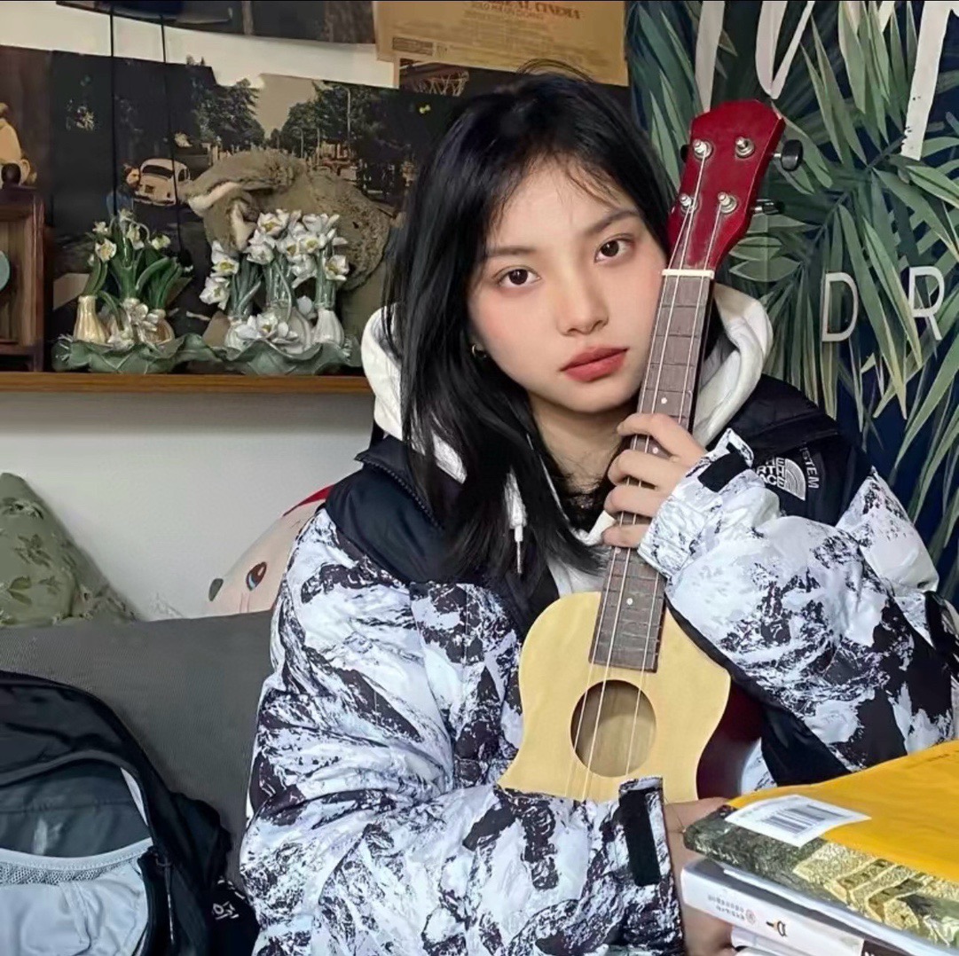 图片[6]-＃暖冬福利 𝐓𝐡𝐞 𝐍𝐨𝐫𝐭𝐡 𝐅𝐚𝐜𝐞 𝐌‘𝐒 𝐋𝐇𝐎𝐓𝐒𝐄 𝐞𝐜𝐨面料版 北面雪山3.0水墨黑白 尺码：XS-2XL 🔝产品介绍： 1️⃣内线距 门筒 用料 里料 织带 扣子等细节处处到位,柔软舒服,定织定染。 2️⃣印花裁片定位，户外梭织运动型纳米科技面料 质感细腻。 3️⃣刺绣采用进口田岛绣花万针刺绣，采用进口7号针，日本女皇绣线，保证每字饱满工、立体感清晰。 4️⃣填充80%白鸭绒，不做任何虚假宣传。保证保暖性的同时，更加轻便。轻松低于零下30多度严寒低温。 4️⃣正品YKK吉田ISO9000拉链，拉动更丝滑流畅，区别市面假YKK。独家定制五金辅料，100%还原ZP。辅料及扣子均采用原版一致铜芯弹簧，非市面铁芯弹簧。 5️⃣高密度户外防水涂层格子面料,高端防跑绒涂鸦里布+380T三防胆布.绝不钻绒（如有钻绒随意换新） 6️⃣经DWR防泼水处理，轻质耐磨防撕裂，更具出色的防风防泼水性能，为户外活动提供属实防护。-选品中心