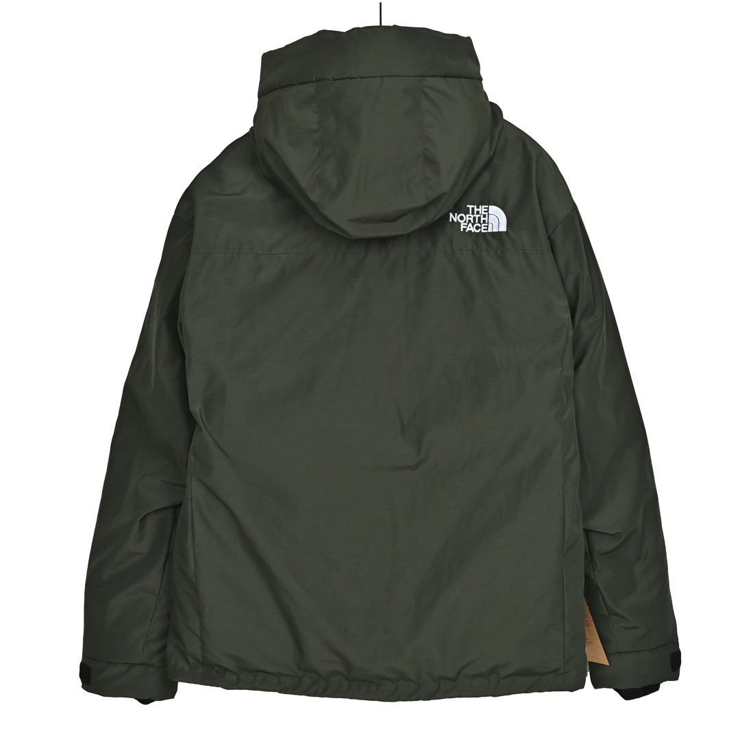 图片[2]-＃暖冬福利 北面THE NORTH FACE POLAR FW22 纯色Logo徽标多口袋抽绳厚款连帽工装羽绒服冬季 男女同款 申敏儿同款 设计理念： 这款是THE NORTH FACE 巅峰之作，高端于任何一款北面羽绒服，也是户外的登山系列，爆炸厚实，一般是在户外极寒天气穿着，基本上可以抵御零下几十度的严寒了，工艺十分复杂，并非单纯一件羽绒服那么简单，保暖程度不输大鹅，今年冬天一定需要这样一件厚实的过冬。 面料+特点： ✅ 内里填充90%正品一致的进口专用鹅绒，轻便，100%市面最高品质。 ✅ 采用经联盟RDS认证的高品质鹅绒填充，轻便不厚重且压缩后的蓬松度恢复性好。（ R·D·S不含任何不必要的动物伤害生产工序，从550蓬到950蓬不等，压缩性和温度重量也是衡量高品质，高填充度鹅线要指标） ✅单件成品1公斤以上，但是没有任何负重感，超级轻便，鹅绒广泛用于滑雪服，防寒服。 ✅原厂高密度户外防水材质，防风耐磨，防撕裂面料。 ✅ 里布380T最高标准，绝不跑绒，透气性极佳 ✅ 原版辅料五金全部原厂定做，100%还原复刻品质！ ✅多功能口袋，方便使用 ✅内里两侧印有保养清洗说明和衣服解释 ✅胸前贴饰有橡胶徽标logo ✅领口部分有防寒绒布，紧贴头颈，舒适又保暖 ✅ 原版辅料五金全部原厂定做，100%还原复刻品质，背部有内置网口袋 ✅ YKK吉田ISO9000品质顶级ZP拉链 工艺： 宽松版型，上身休闲舒适，为冬季户外提供保暖呵护，保暖性出色，穿着轻便不厚重。防潮,不易变形 ，容易清洁打理等特点，工艺成本极高 尺码：XS S M L XL XXL ​-选品中心
