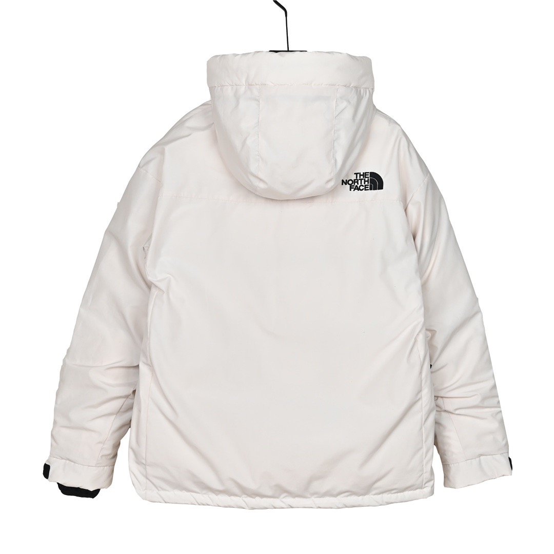 图片[2]-＃暖冬福利 北面THE NORTH FACE POLAR FW22 纯色Logo徽标多口袋抽绳厚款连帽工装羽绒服冬季 男女同款 申敏儿同款 设计理念： 这款是THE NORTH FACE 巅峰之作，高端于任何一款北面羽绒服，也是户外的登山系列，爆炸厚实，一般是在户外极寒天气穿着，基本上可以抵御零下几十度的严寒了，工艺十分复杂，并非单纯一件羽绒服那么简单，保暖程度不输大鹅，今年冬天一定需要这样一件厚实的过冬。 面料+特点： ✅ 内里填充90%正品一致的进口专用鹅绒，轻便，100%市面最高品质。 ✅ 采用经联盟RDS认证的高品质鹅绒填充，轻便不厚重且压缩后的蓬松度恢复性好。（ R·D·S不含任何不必要的动物伤害生产工序，从550蓬到950蓬不等，压缩性和温度重量也是衡量高品质，高填充度鹅线要指标） ✅单件成品1公斤以上，但是没有任何负重感，超级轻便，鹅绒广泛用于滑雪服，防寒服。 ✅原厂高密度户外防水材质，防风耐磨，防撕裂面料。 ✅ 里布380T最高标准，绝不跑绒，透气性极佳 ✅ 原版辅料五金全部原厂定做，100%还原复刻品质！ ✅多功能口袋，方便使用 ✅内里两侧印有保养清洗说明和衣服解释 ✅胸前贴饰有橡胶徽标logo ✅领口部分有防寒绒布，紧贴头颈，舒适又保暖 ✅ 原版辅料五金全部原厂定做，100%还原复刻品质，背部有内置网口袋 ✅ YKK吉田ISO9000品质顶级ZP拉链 工艺： 宽松版型，上身休闲舒适，为冬季户外提供保暖呵护，保暖性出色，穿着轻便不厚重。防潮,不易变形 ，容易清洁打理等特点，工艺成本极高 尺码：XS S M L XL XXL ​-选品中心