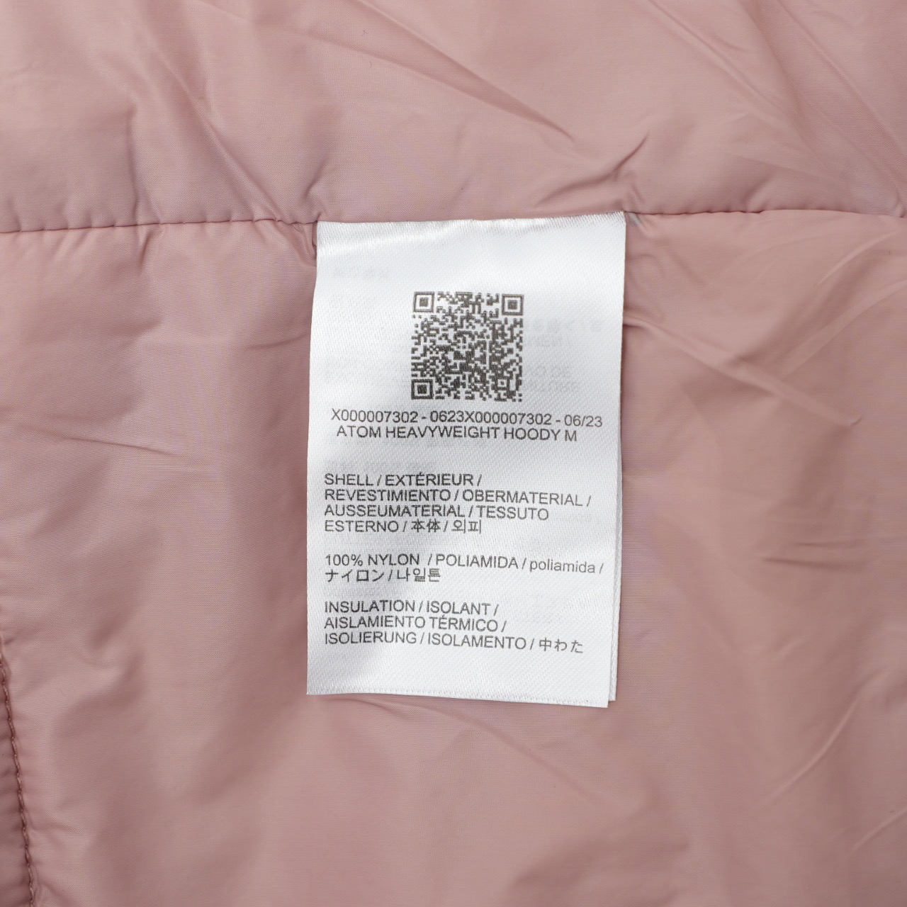 图片[9]-＃暖冬福利 始祖鸟 ATOM Heavyweight 阿童木2.0刺绣棉服 1️⃣胸前刺绣鸟标，帽子上沿带刺绣字母标，防风防泼水，适用0°-10°连帽棉服。适合动态下的保暖中层，初春，初秋季节可作为保暖外层穿着，轻量又保暖，户外骑行也不怕风吹。 2️⃣Coreloft™高性能保暖棉填充，轻盈蓬松，无惧严寒侵袭，助你从容应对低温挑战。 3️⃣DWR防泼水处理+防风面料，轻松应对雨雪天气，山野突变的天气里依旧保持干爽体感。 4️⃣立体剪裁结合弹力侧拼布，活动自如不束缚，城市通勤或户外徒步皆能随心而动。-选品中心