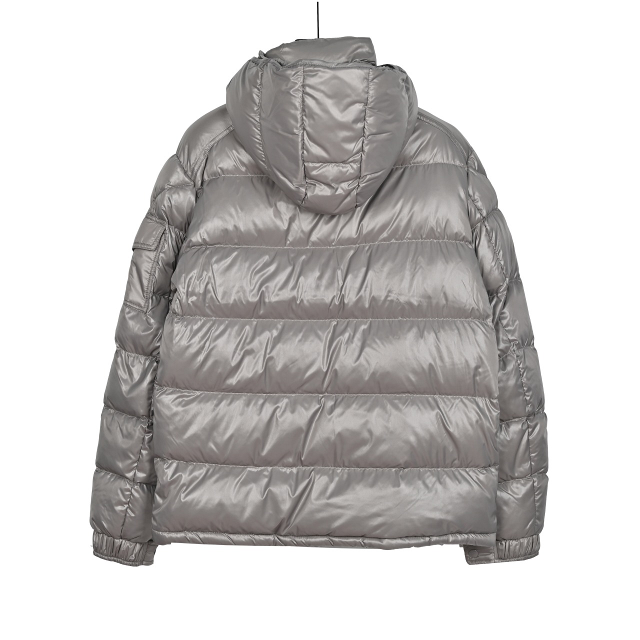 图片[2]-＃暖冬福利 𝐌𝐨𝐧𝐜𝐥𝐞𝐫 𝐌𝐚𝐲𝐚 蒙口 盟可睐 MAYA玛雅 陈奕迅同款短款羽绒服\\r \\r 🔝产品配色：黑色 灰色 藏青\\r \\r 🔝产品尺码： 1码 2码 3码 4码 5 码 6码\\r \\r 🔝受到8年代标致性外套的影响，Maya夹克以现代风格和尖端元素重新审视了𝗠𝗼𝗻𝗰𝗲𝗿档案中的造型，这是品牌在滑雪装备方面获得的专业成果。无论在运动方面， 还是在服饰风格，这件高性能和积极精神的夹克具有好胜者强烈要求夺冠的所有元素。\\r \\r 🔝产品工艺：\\r 1️⃣原版Nfc感应式防伪芯片\\r 2️⃣国标95%纯白鸭绒，市面独家使用顶级羽绒，绝不吹虚鹅绒等一系列的错误理解\\r 3️⃣ 面料： 100% 锦纶; 里料： 100% 锦纶 ，市面最顶级没有之一，一切遵照原版定制。\\r 4⃣️原代加工厂出品电镀五金，全部原厂定制，非市场各类复刻版\\r 5⃣️某某狼同代工厂出品，在品质方面一直是不去含糊，大厂出货大家都懂工人的工艺、QA与Qc品检 不是市面小厂可比的。-选品中心