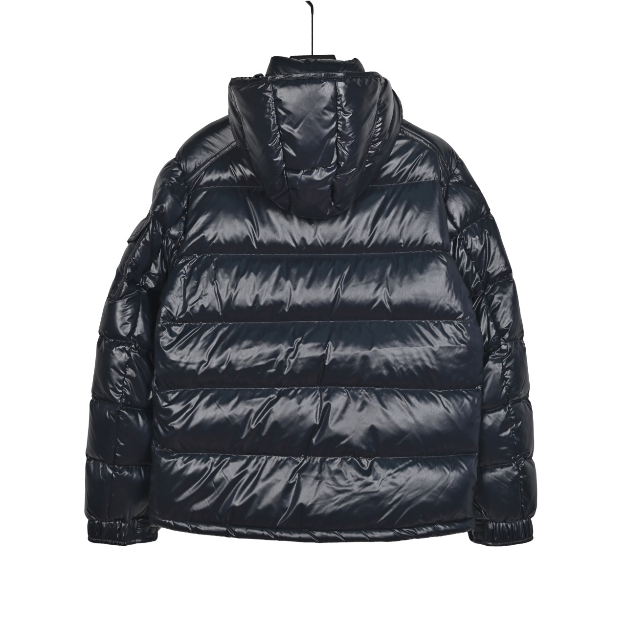 图片[2]-＃暖冬福利 𝐌𝐨𝐧𝐜𝐥𝐞𝐫 𝐌𝐚𝐲𝐚 蒙口 盟可睐 MAYA玛雅 陈奕迅同款短款羽绒服\\r \\r 🔝产品配色：黑色 灰色 藏青\\r \\r 🔝产品尺码： 1码 2码 3码 4码 5 码 6码\\r \\r 🔝受到8年代标致性外套的影响，Maya夹克以现代风格和尖端元素重新审视了𝗠𝗼𝗻𝗰𝗲𝗿档案中的造型，这是品牌在滑雪装备方面获得的专业成果。无论在运动方面， 还是在服饰风格，这件高性能和积极精神的夹克具有好胜者强烈要求夺冠的所有元素。\\r \\r 🔝产品工艺：\\r 1️⃣原版Nfc感应式防伪芯片\\r 2️⃣国标95%纯白鸭绒，市面独家使用顶级羽绒，绝不吹虚鹅绒等一系列的错误理解\\r 3️⃣ 面料： 100% 锦纶; 里料： 100% 锦纶 ，市面最顶级没有之一，一切遵照原版定制。\\r 4⃣️原代加工厂出品电镀五金，全部原厂定制，非市场各类复刻版\\r 5⃣️某某狼同代工厂出品，在品质方面一直是不去含糊，大厂出货大家都懂工人的工艺、QA与Qc品检 不是市面小厂可比的。-选品中心