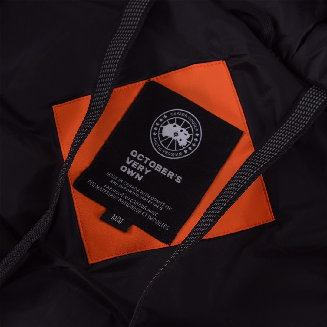 图片[8]-＃暖冬福利 加拿大鹅X OVO Chilliwack 4071MOV猫头鹰联名夹克羽绒服 在光秃秃的冬天中一眼看出它的与众不同！！ 1⃣️⃣️进口21支涤棉混纺原厂面料【去年的16支/18支硬布料已全面淘汰，今年全部采用21支正品同步面料，软中带挺手感细腻更有质感】，正品同步Feather-Light 10D防水涂层面料，由84.5的聚酯纤维和15.5的棉制成，100%全网最好手感！ 2⃣️采用尼龙nylon最好里布双重双层封禁设计，防绒7号针＋格充羽绒成衣，不会出现所谓的跑绒！ 3️⃣吉田YKK客供原厂定制电镀拉头，YKK双向可锁定拉链，紧实顺滑不掉漆！ 4⃣️⃣️3M复合保证原版一样魔术贴，经久耐用 5⃣️进口百灵达绣花机定制万针绣花标！ 6⃣️ZP官网同步国标80白鸭绒，可查官网客服，绝不吹虚90绒或鹅绒等一系列误导！ 7⃣️前后设有3M反光条 颜色：橘色，石墨灰，黑色 尺码： XS-XXL-选品中心