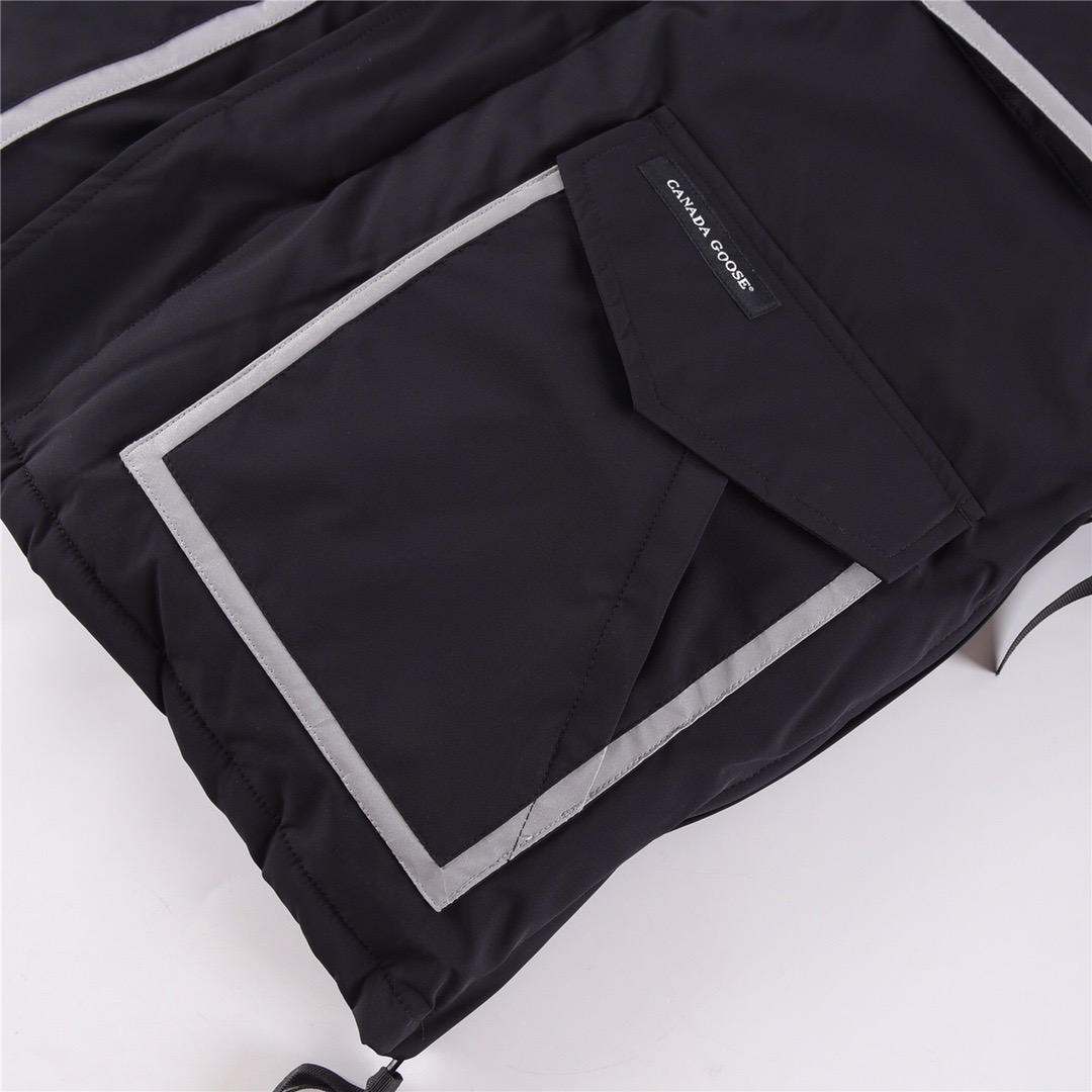 图片[7]-＃暖冬福利 加拿大鹅X OVO Chilliwack 4071MOV猫头鹰联名夹克羽绒服 在光秃秃的冬天中一眼看出它的与众不同！！ 1⃣️⃣️进口21支涤棉混纺原厂面料【去年的16支/18支硬布料已全面淘汰，今年全部采用21支正品同步面料，软中带挺手感细腻更有质感】，正品同步Feather-Light 10D防水涂层面料，由84.5的聚酯纤维和15.5的棉制成，100%全网最好手感！ 2⃣️采用尼龙nylon最好里布双重双层封禁设计，防绒7号针＋格充羽绒成衣，不会出现所谓的跑绒！ 3️⃣吉田YKK客供原厂定制电镀拉头，YKK双向可锁定拉链，紧实顺滑不掉漆！ 4⃣️⃣️3M复合保证原版一样魔术贴，经久耐用 5⃣️进口百灵达绣花机定制万针绣花标！ 6⃣️ZP官网同步国标80白鸭绒，可查官网客服，绝不吹虚90绒或鹅绒等一系列误导！ 7⃣️前后设有3M反光条 颜色：橘色，石墨灰，黑色 尺码： XS-XXL-选品中心