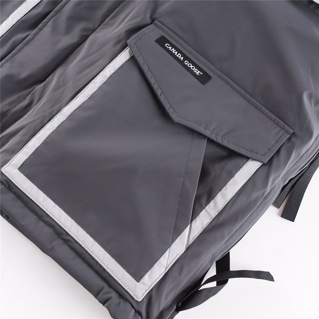 图片[6]-＃暖冬福利 加拿大鹅X OVO Chilliwack 4071MOV猫头鹰联名夹克羽绒服 在光秃秃的冬天中一眼看出它的与众不同！！ 1⃣️⃣️进口21支涤棉混纺原厂面料【去年的16支/18支硬布料已全面淘汰，今年全部采用21支正品同步面料，软中带挺手感细腻更有质感】，正品同步Feather-Light 10D防水涂层面料，由84.5的聚酯纤维和15.5的棉制成，100%全网最好手感！ 2⃣️采用尼龙nylon最好里布双重双层封禁设计，防绒7号针＋格充羽绒成衣，不会出现所谓的跑绒！ 3️⃣吉田YKK客供原厂定制电镀拉头，YKK双向可锁定拉链，紧实顺滑不掉漆！ 4⃣️⃣️3M复合保证原版一样魔术贴，经久耐用 5⃣️进口百灵达绣花机定制万针绣花标！ 6⃣️ZP官网同步国标80白鸭绒，可查官网客服，绝不吹虚90绒或鹅绒等一系列误导！ 7⃣️前后设有3M反光条 颜色：橘色，石墨灰，黑色 尺码： XS-XXL-选品中心