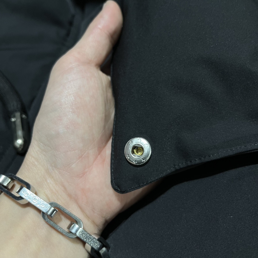 图片[5]-＃暖冬福利 AMI Paris｜FW22 AMI爱心轮廓形肩部标志/短款羽绒服 黑色 市面天花板2色 独家天花板 独家全套开模 遥遥领先 比价格的朋友仔细对比 面料辅料细节不再一一科普 差包烟的价格品质天壤之别 尺码 XXS XS-S(同码) M-L(同码)-选品中心