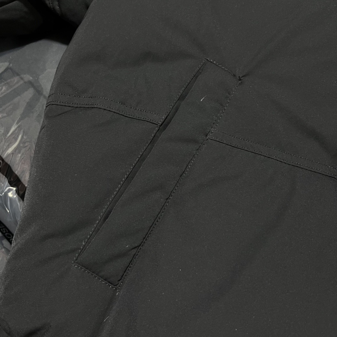 图片[2]-＃暖冬福利 AMI Paris｜FW22 AMI爱心轮廓形肩部标志/短款羽绒服 黑色 市面天花板2色 独家天花板 独家全套开模 遥遥领先 比价格的朋友仔细对比 面料辅料细节不再一一科普 差包烟的价格品质天壤之别 尺码 XXS XS-S(同码) M-L(同码)-选品中心