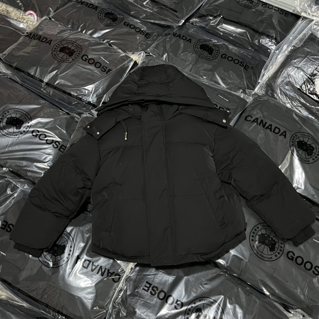 ＃暖冬福利 AMI Paris｜FW22 AMI爱心轮廓形肩部标志/短款羽绒服 黑色 市面天花板2色 独家天花板 独家全套开模 遥遥领先 比价格的朋友仔细对比 面料辅料细节不再一一科普 差包烟的价格品质天壤之别 尺码 XXS XS-S(同码) M-L(同码)-选品中心