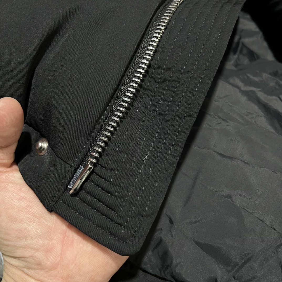 图片[7]-＃暖冬福利 AMI Paris｜FW22 AMI爱心轮廓形肩部标志/短款羽绒服 黑色 市面天花板2色 独家天花板 独家全套开模 遥遥领先 比价格的朋友仔细对比 面料辅料细节不再一一科普 差包烟的价格品质天壤之别 尺码 XXS XS-S(同码) M-L(同码)-选品中心