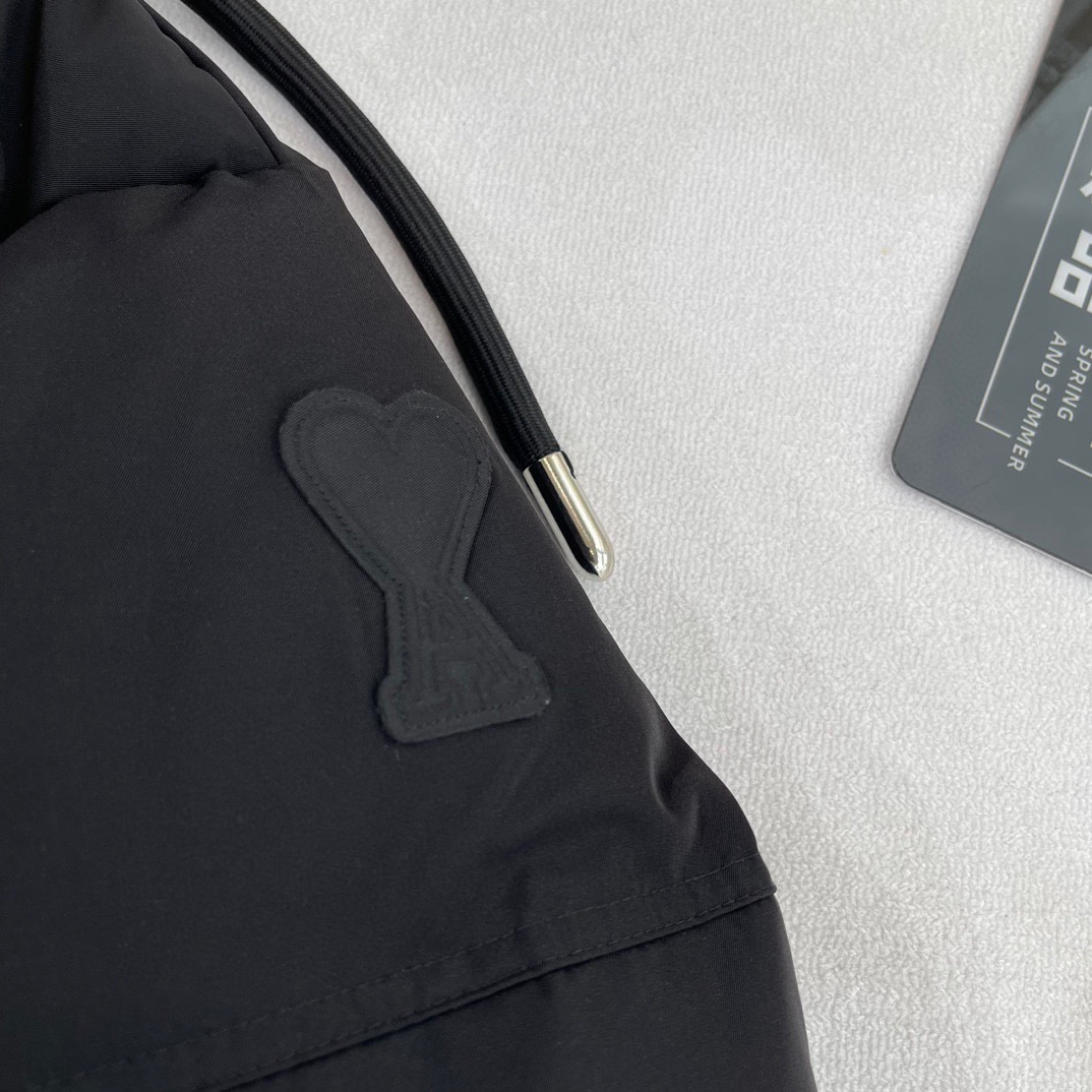 图片[4]-＃暖冬福利 AMI Paris｜FW22 AMI爱心轮廓形肩部标志/短款羽绒服 黑色 市面天花板2色 独家天花板 独家全套开模 遥遥领先 比价格的朋友仔细对比 面料辅料细节不再一一科普 差包烟的价格品质天壤之别 尺码 XXS XS-S(同码) M-L(同码)-选品中心