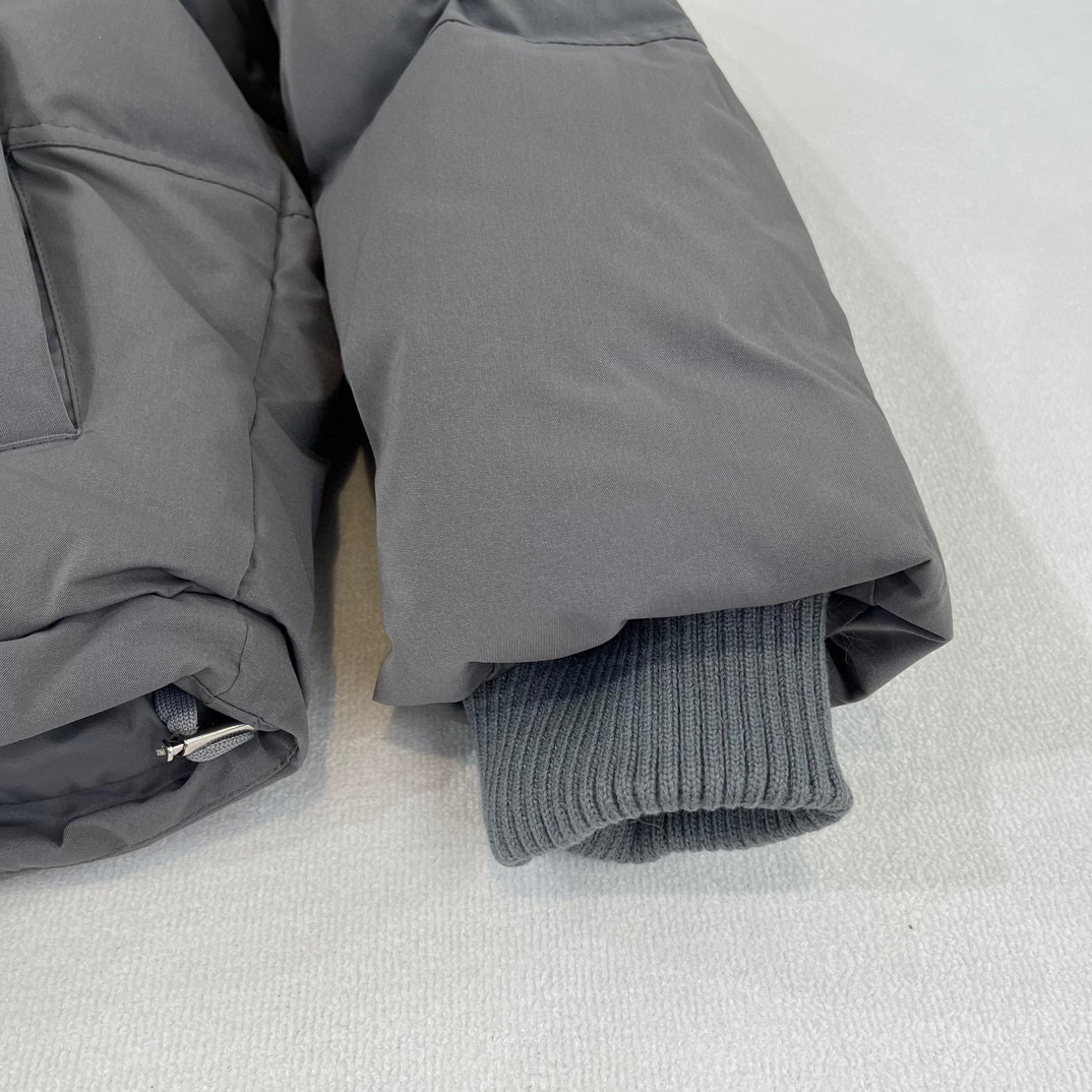 图片[8]-＃暖冬福利 AMI Paris｜FW22 AMI爱心轮廓形肩部标志/短款羽绒服 黑色 市面天花板2色 独家天花板 独家全套开模 遥遥领先 比价格的朋友仔细对比 面料辅料细节不再一一科普 差包烟的价格品质天壤之别 尺码 XXS XS-S(同码) M-L(同码)-选品中心