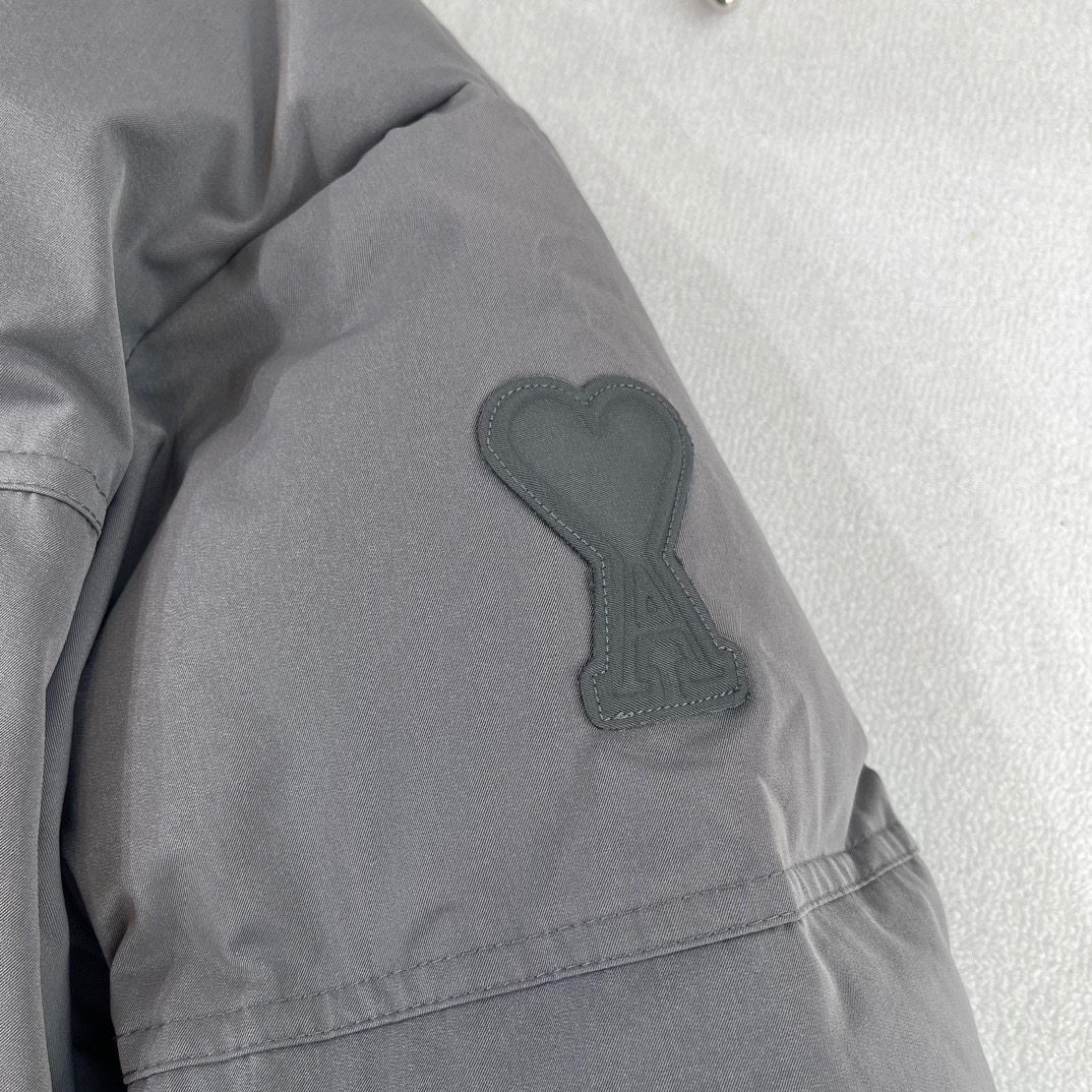 图片[4]-＃暖冬福利 AMI Paris｜FW22 AMI爱心轮廓形肩部标志/短款羽绒服 黑色 市面天花板2色 独家天花板 独家全套开模 遥遥领先 比价格的朋友仔细对比 面料辅料细节不再一一科普 差包烟的价格品质天壤之别 尺码 XXS XS-S(同码) M-L(同码)-选品中心