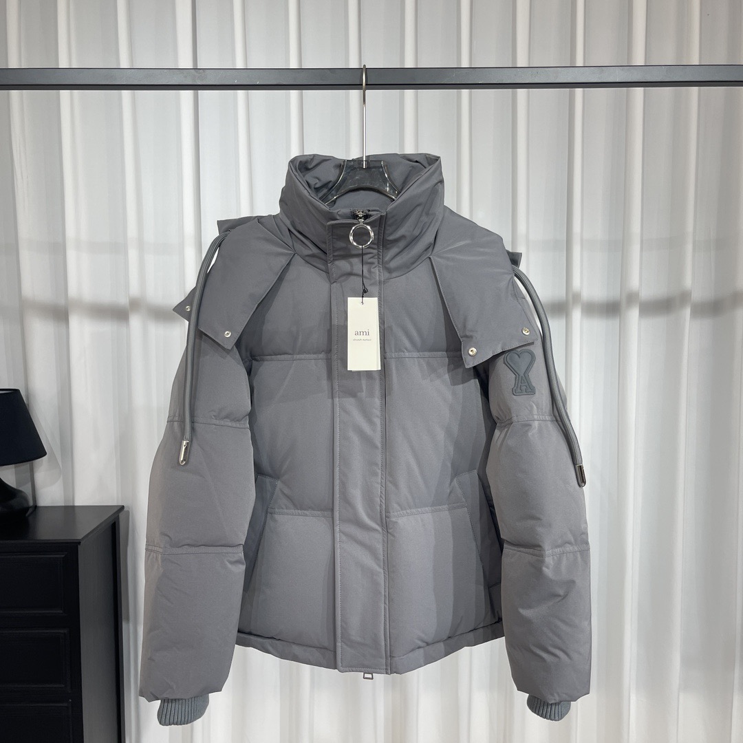 ＃暖冬福利 AMI Paris｜FW22 AMI爱心轮廓形肩部标志/短款羽绒服 黑色 市面天花板2色 独家天花板 独家全套开模 遥遥领先 比价格的朋友仔细对比 面料辅料细节不再一一科普 差包烟的价格品质天壤之别 尺码 XXS XS-S(同码) M-L(同码)-选品中心