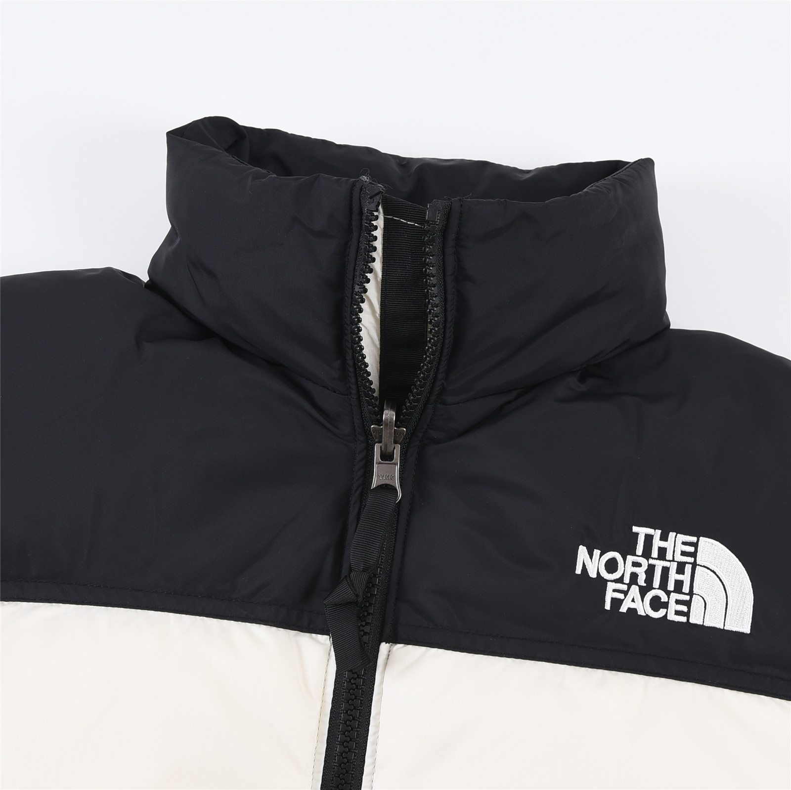 图片[3]-米白 高端！ The North Face 北面/1996NUPTSE TNF童装户外羽绒服 潮孩必备 比大鹅童装更时尚。 极高性价比的一款童装羽绒服，羽绒采用国标70绒 继承了成人版的御寒性与耐久性设计，让您的小小探险家也能体验到良好的保暖性能，轻松愉快的度过寒冷的冬季！ 尺码：100 110 120 130 140 150 160-选品中心