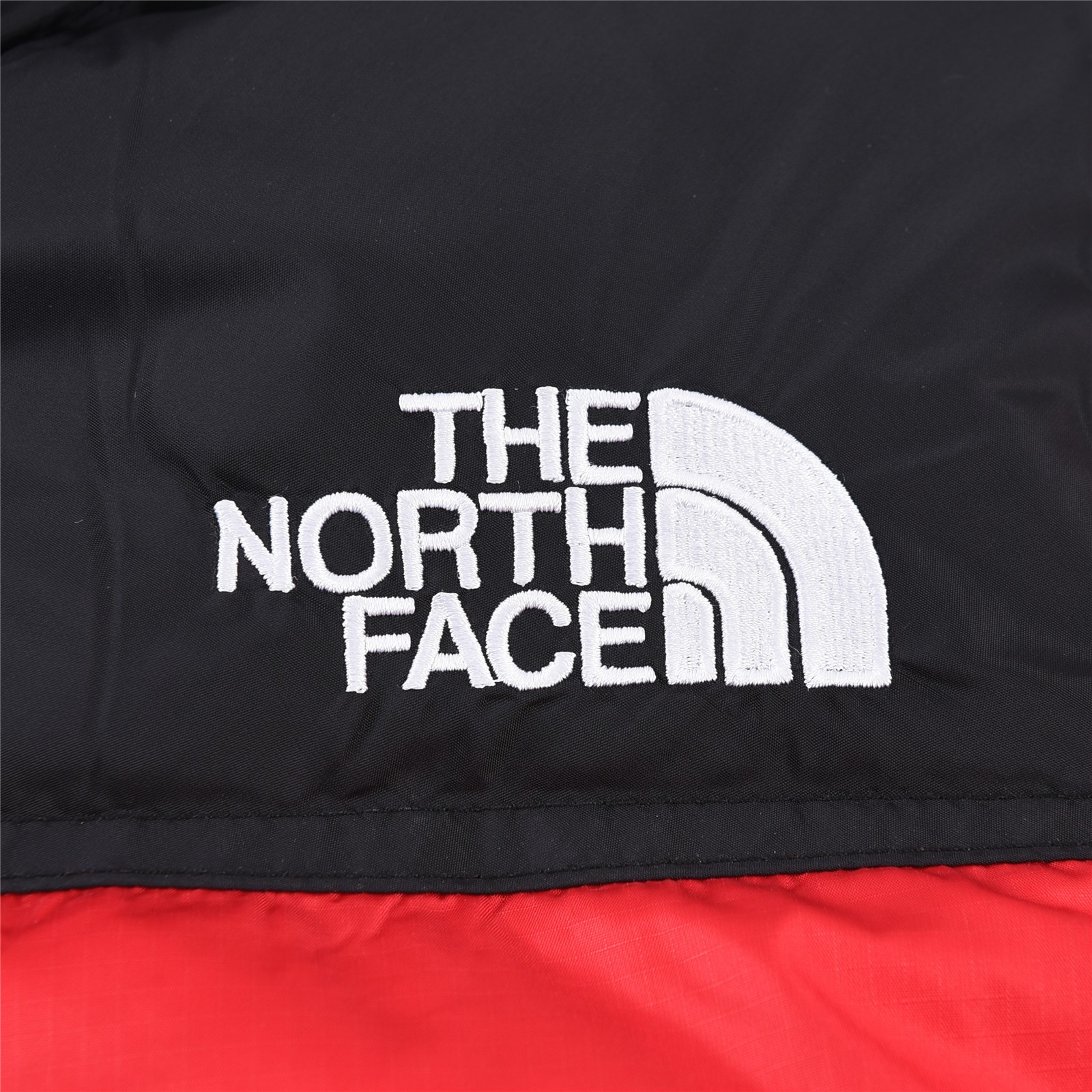 图片[4]-大红 高端！ The North Face 北面/1996NUPTSE TNF童装户外羽绒服 潮孩必备 比大鹅童装更时尚。 极高性价比的一款童装羽绒服，羽绒采用国标70绒 继承了成人版的御寒性与耐久性设计，让您的小小探险家也能体验到良好的保暖性能，轻松愉快的度过寒冷的冬季！ 尺码：100 110 120 130 140 150 160-选品中心