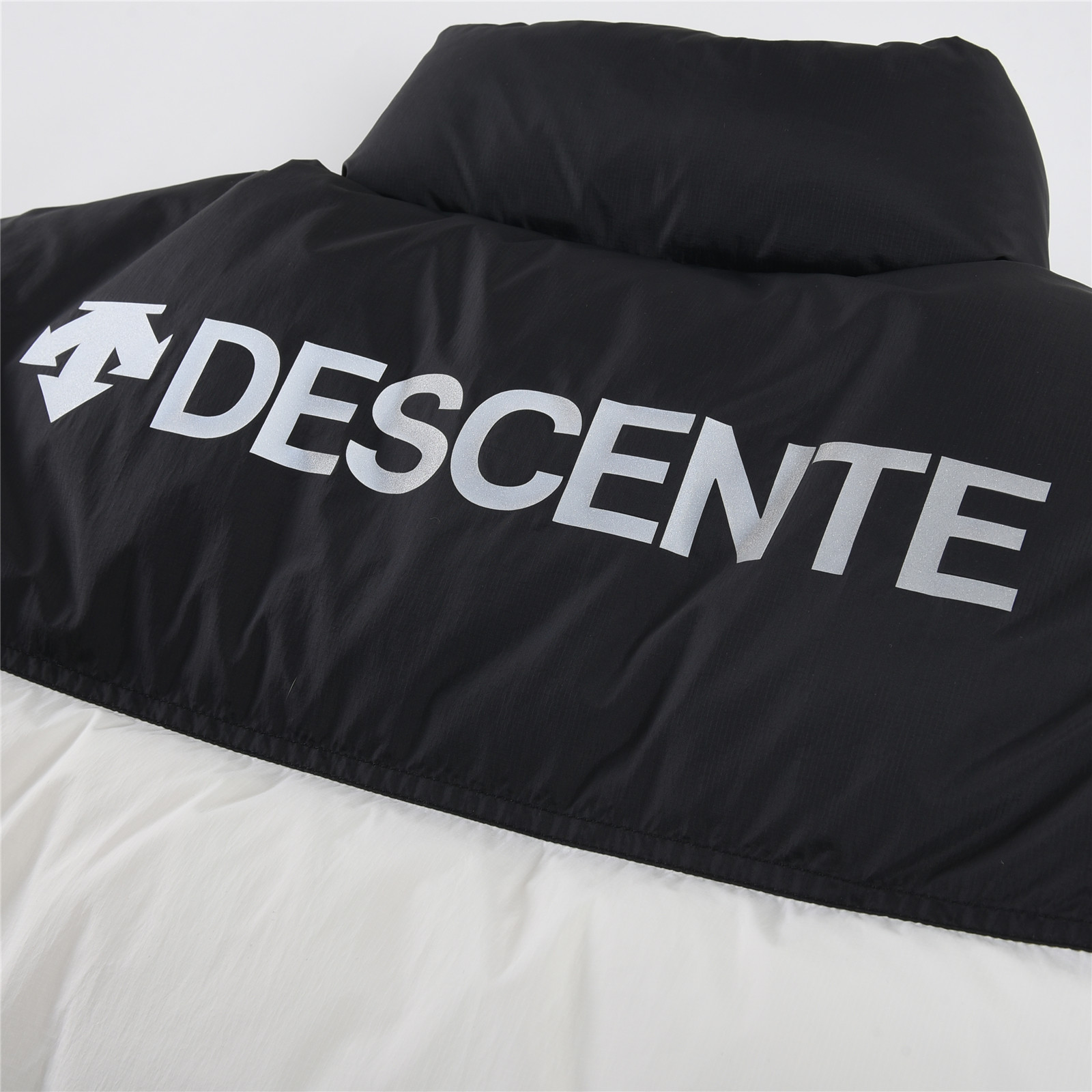 Descente Ski Style Audi Padded Down Jacket - Black/White Colors, XS-XXL Sizes 4 o 1j40f2jpt8js1olsseua19t251