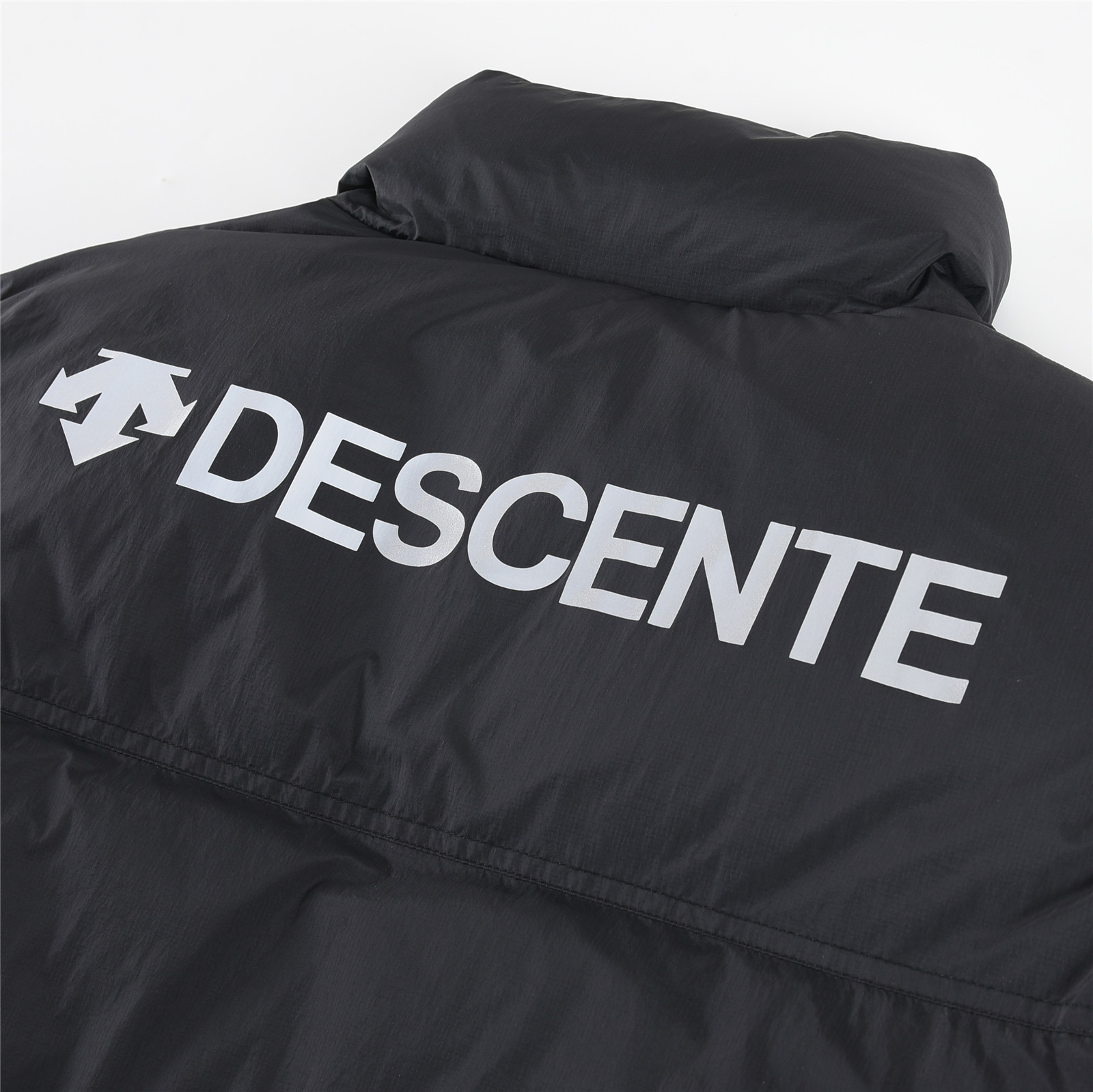 Descente Ski Style Down Jacket - Warm, Stylish, and Comfortable 3 o 1j40ht93aeqvqn21fenm7pamg2