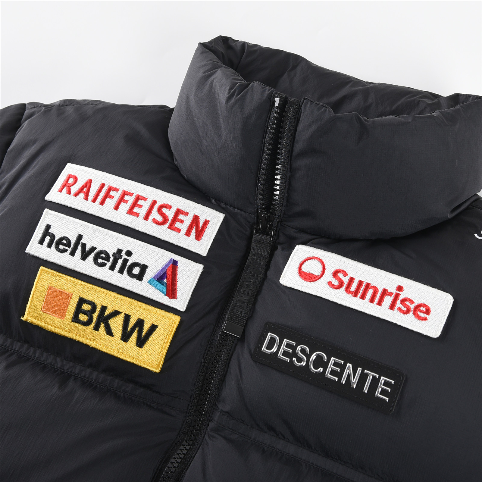 Descente Ski Style Down Jacket - Warm, Stylish, and Comfortable 4 o 1j40ht93b1iik5i3m31iuh18on3
