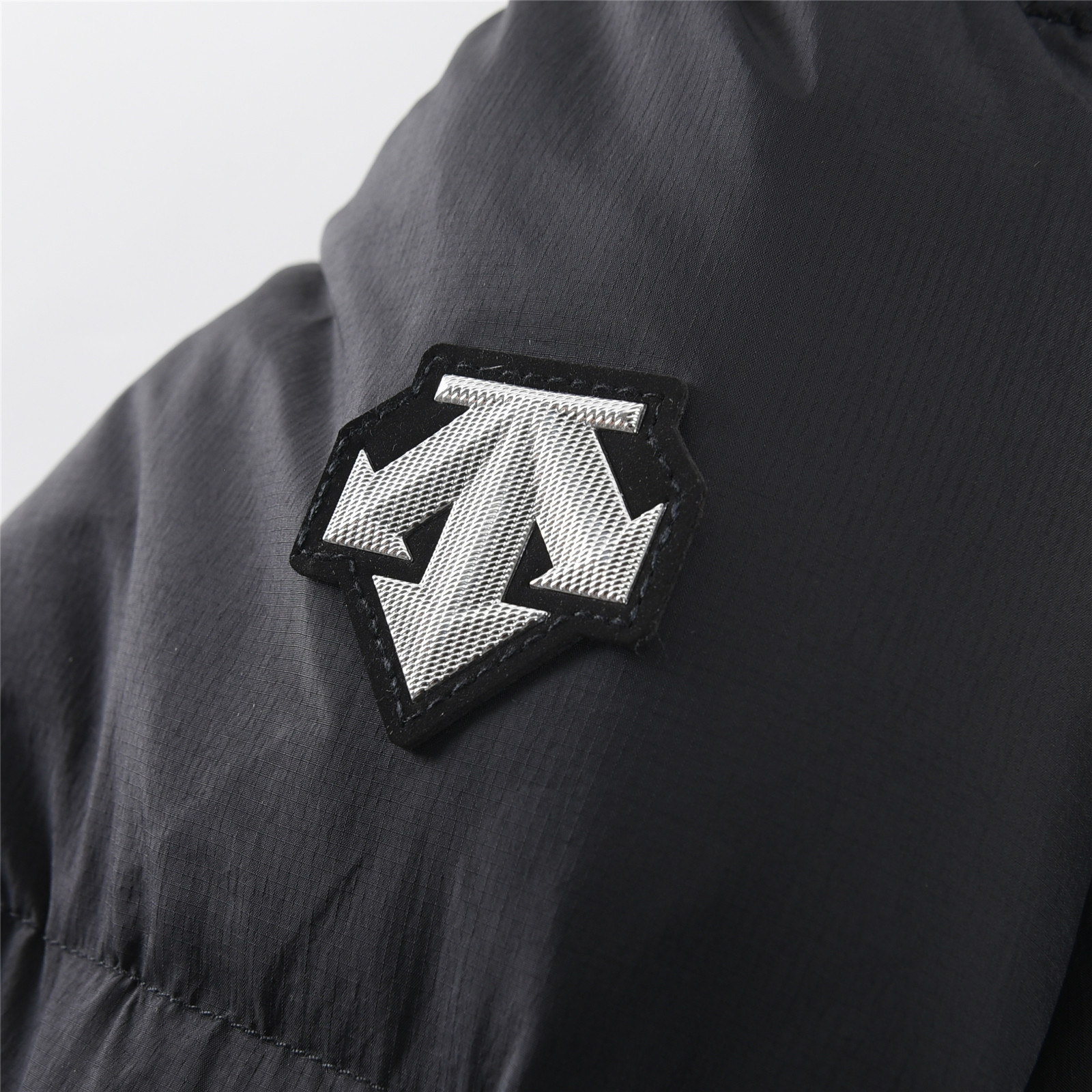 Descente Ski Style Down Jacket - Warm, Stylish, and Comfortable 6 o 1j40ht93dchlu98gt8a16geh5