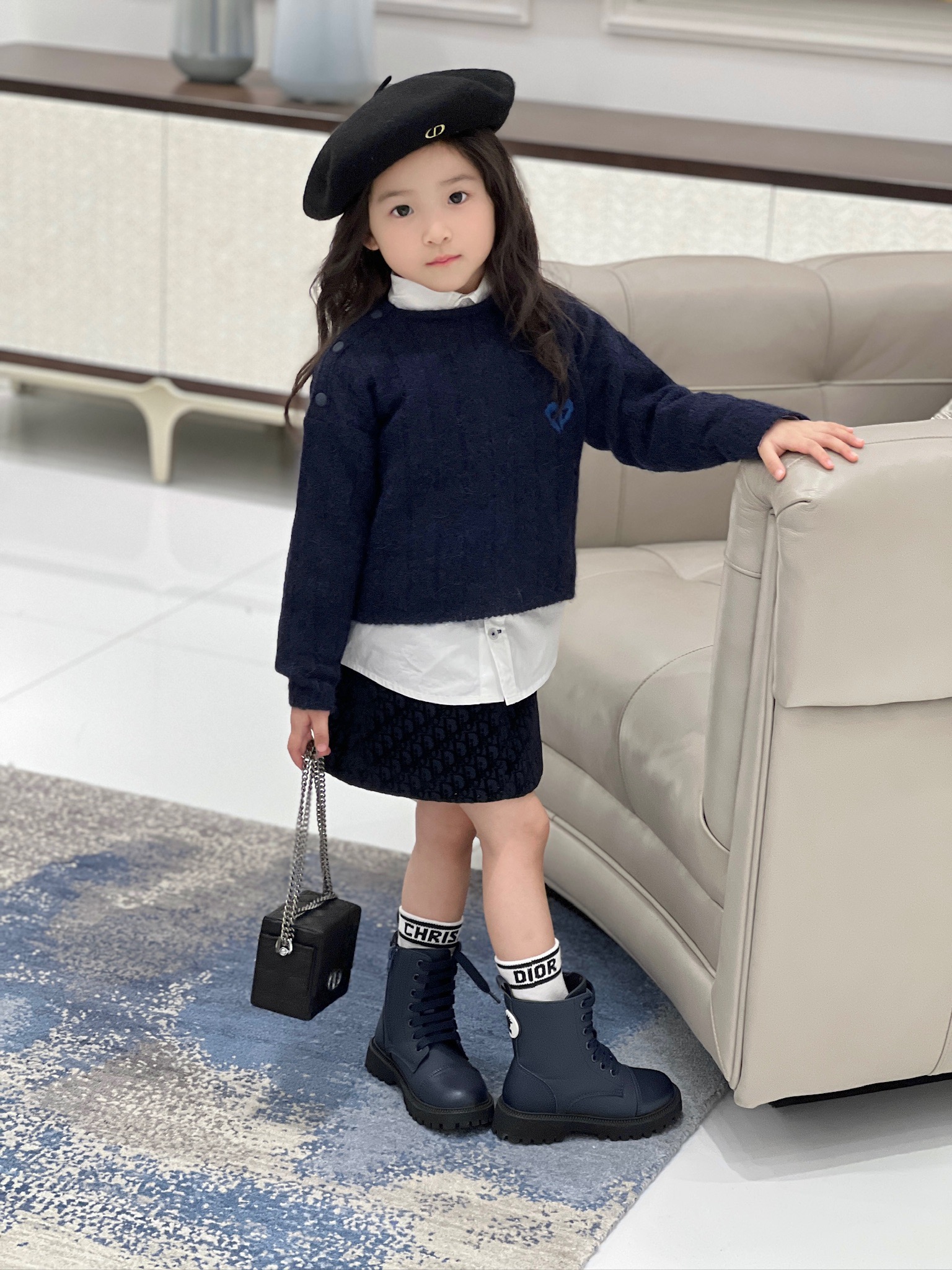 Delicate Princess Sweater with Beautiful Shoulder Buttons - 图片 8