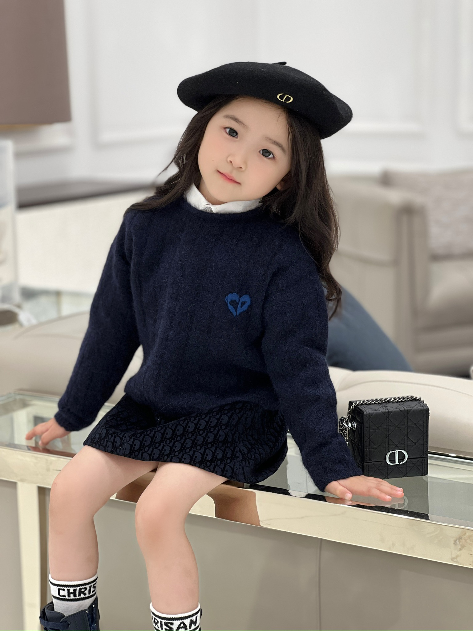 Delicate Princess Sweater with Beautiful Shoulder Buttons - 图片 3