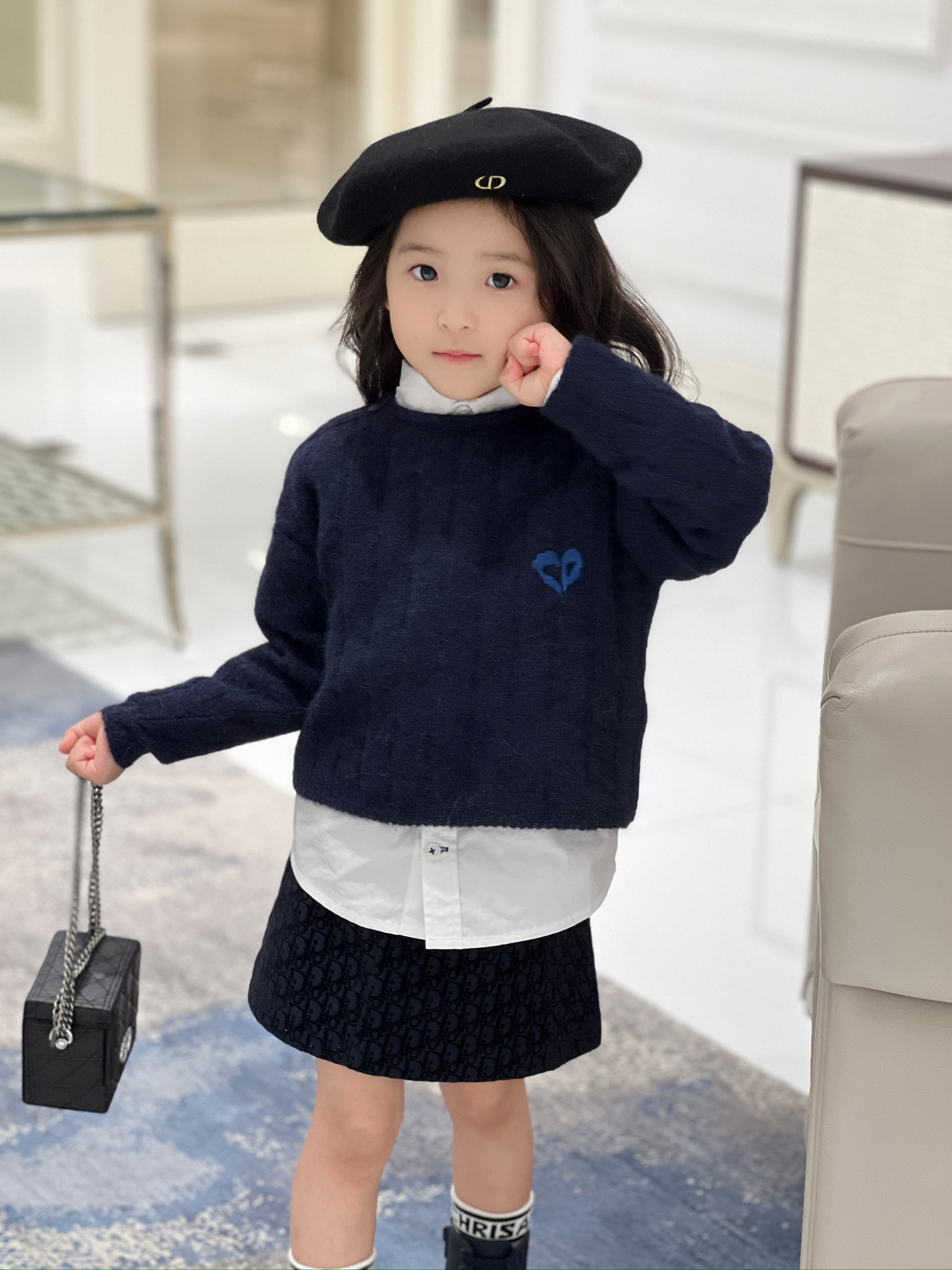 Delicate Princess Sweater with Beautiful Shoulder Buttons - 图片 6