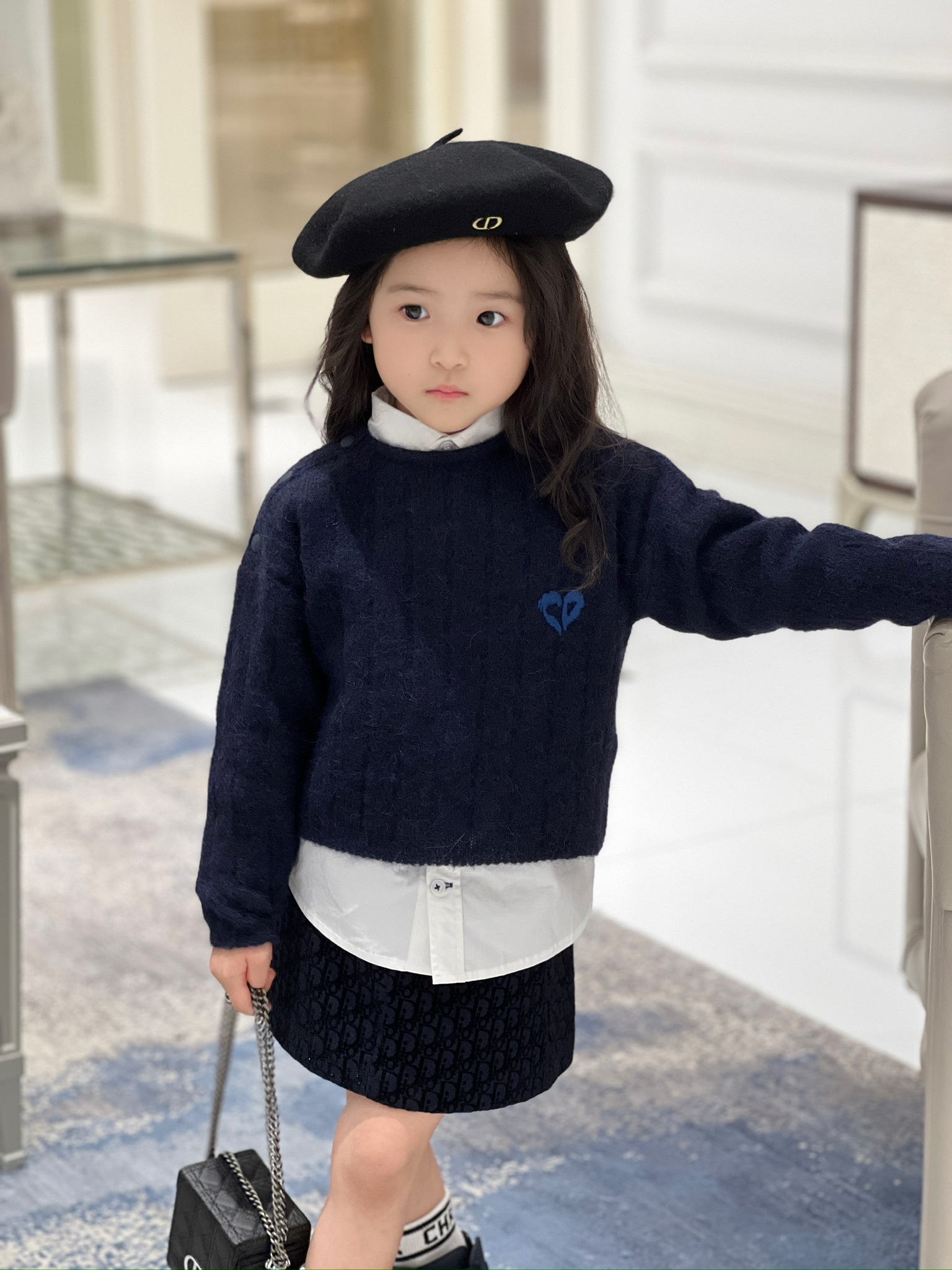 Delicate Princess Sweater with Beautiful Shoulder Buttons - 图片 5