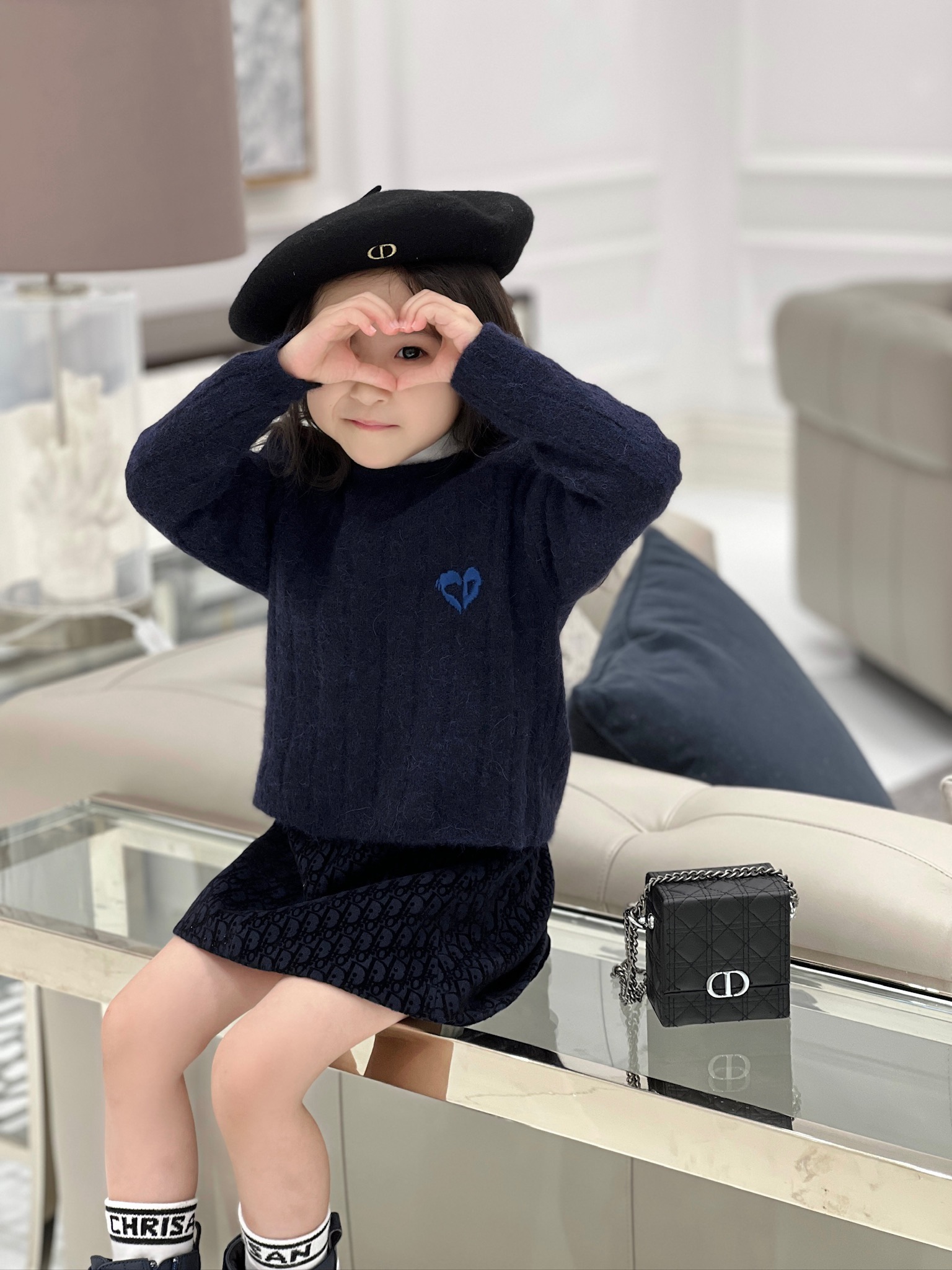Delicate Princess Sweater with Beautiful Shoulder Buttons - 图片 4