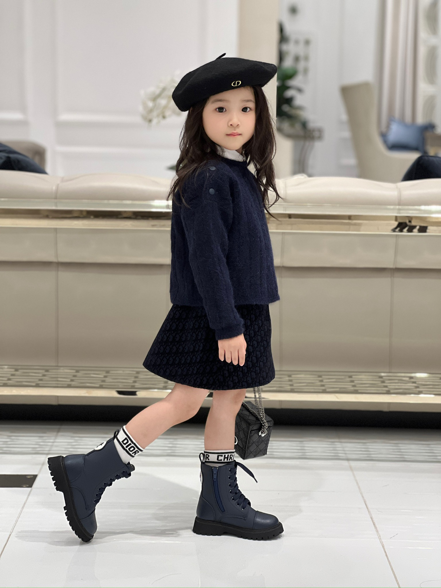 Delicate Princess Sweater with Beautiful Shoulder Buttons - 图片 9