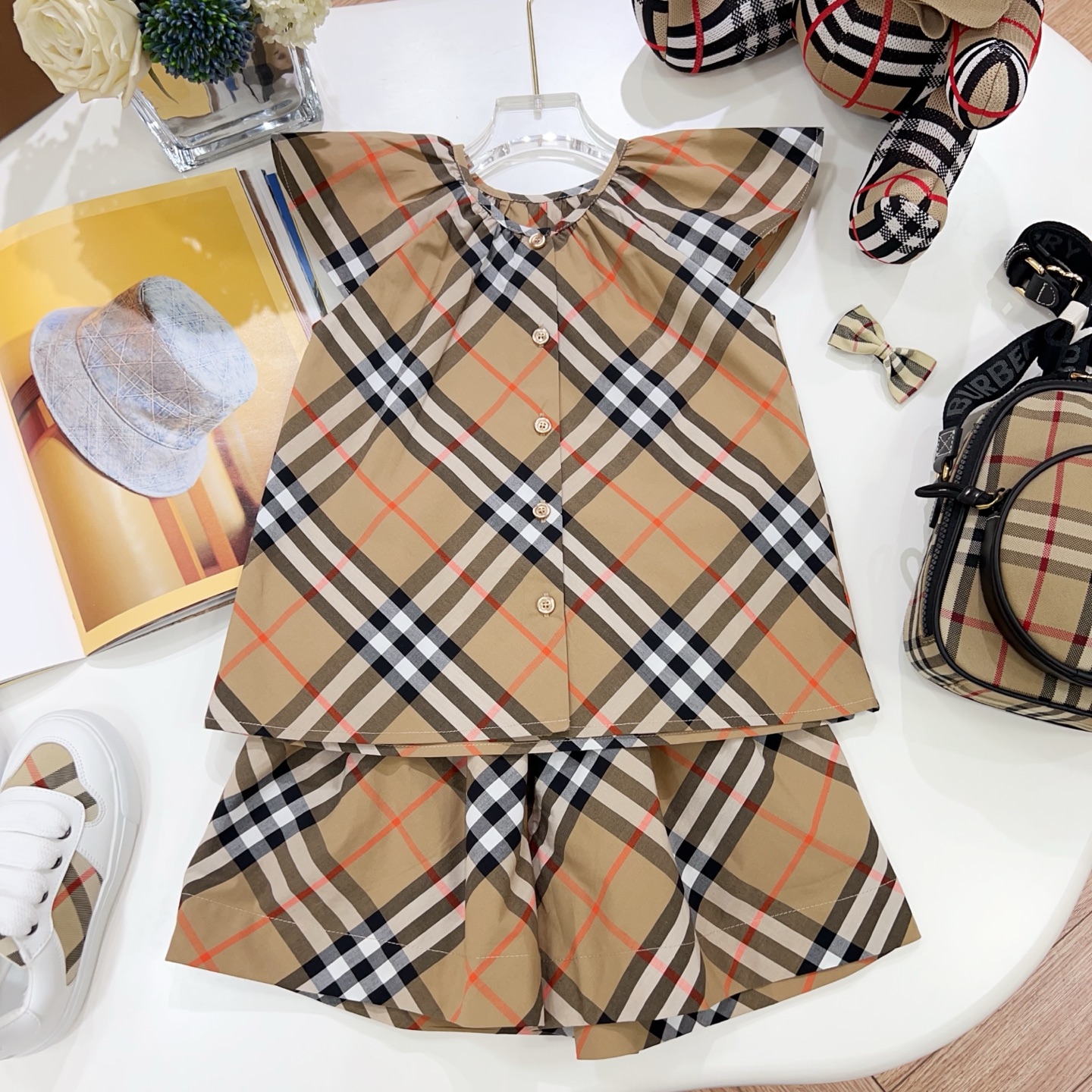 Burberry Kids Classic Check Two-Piece Set - Timeless Style for Your Little One 2 i1744218344688 6743 0 0
