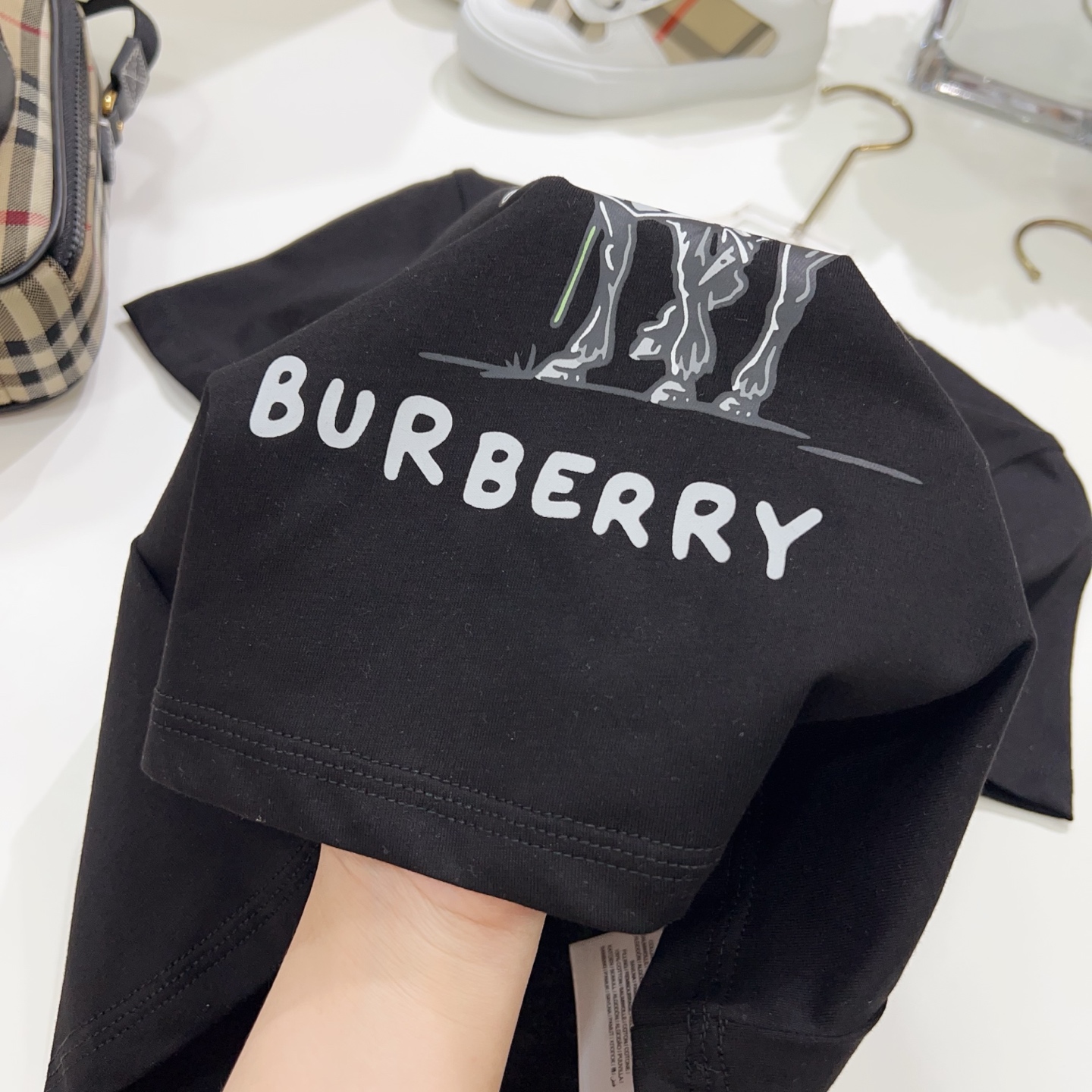 Burberry Kids Black Cotton T-Shirt with Knight & Daisy Graphic (Size 100-160) 5 i1748543697893 7266 0 3