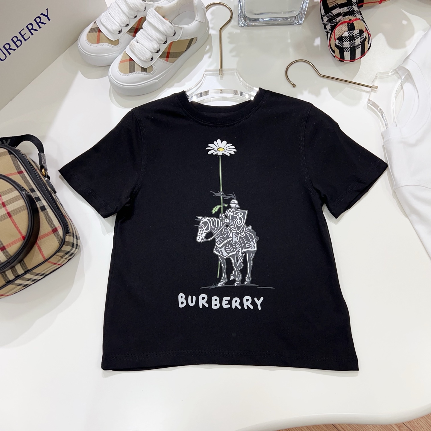 Burberry Kids Black Cotton T-Shirt with Knight & Daisy Graphic (Size 100-160) 2 i1748543697895 1760 0 0